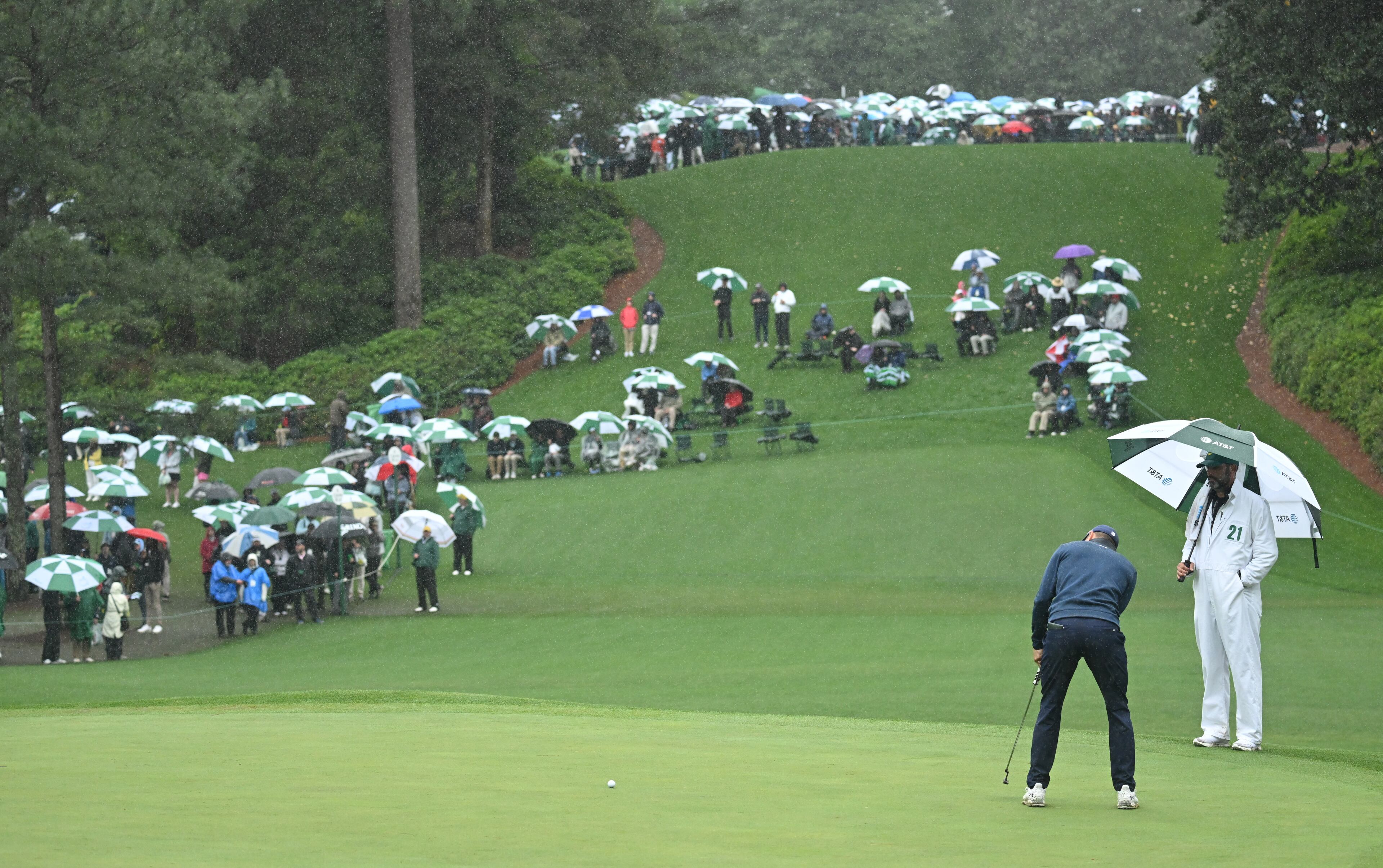 Jordan Spieth putts n sixth hole during third round of the 2023 Masters Tournament at Augusta National Golf Club, Saturday, April 8, 2023, in Augusta, Ga. (Hyosub Shin / Hyosub.Shin@ajc.com)