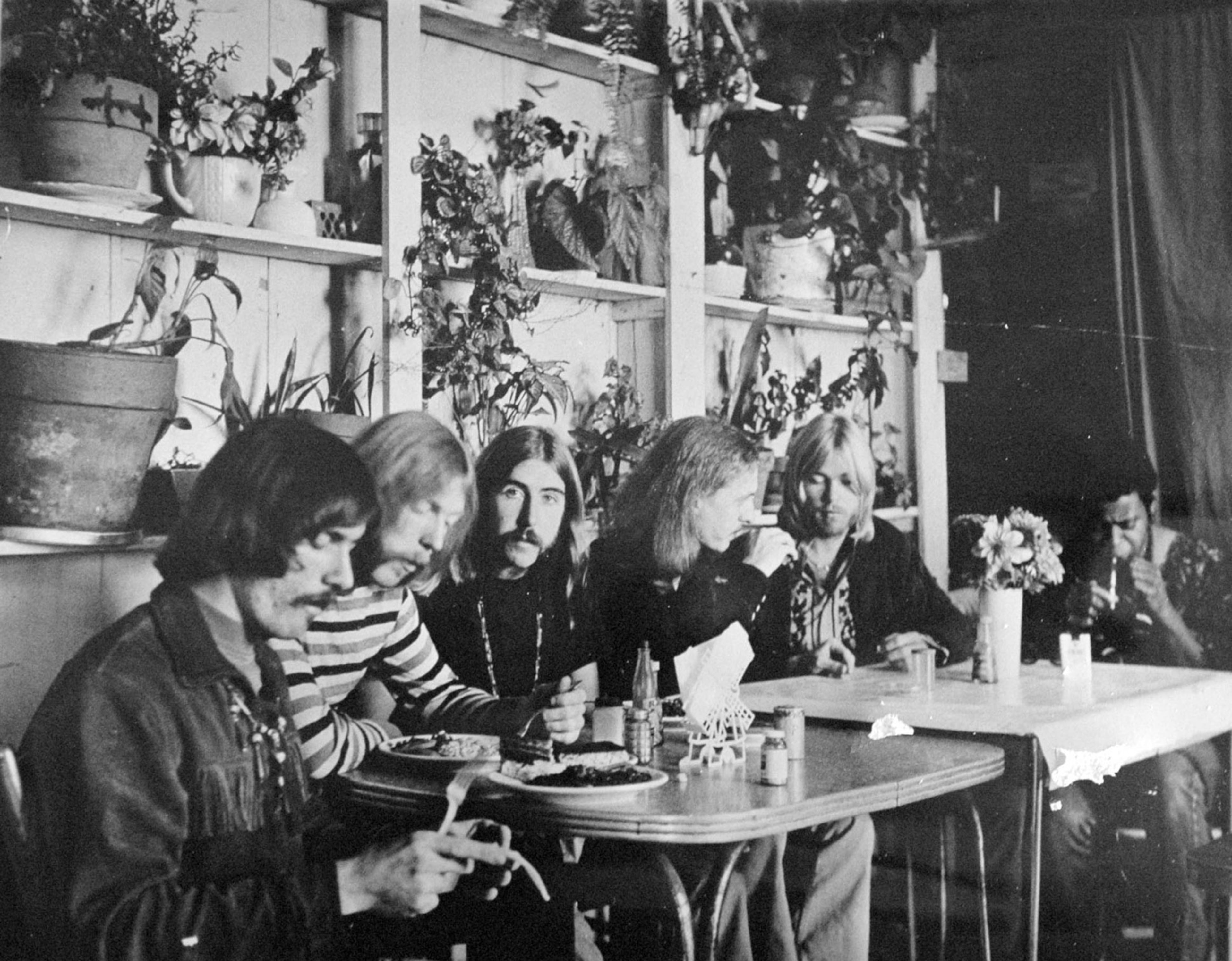 The Allman Brothers Band, from left, Dickey Betts, Duane Allman, Berry Oakley, Butch Trucks, Gregg Allman and Jai Johanny "Jaimoe" Johanso, eat at the H&H Restaurant in downtown Macon, Ga. (Photo: The Macon Telegraph via AP)
