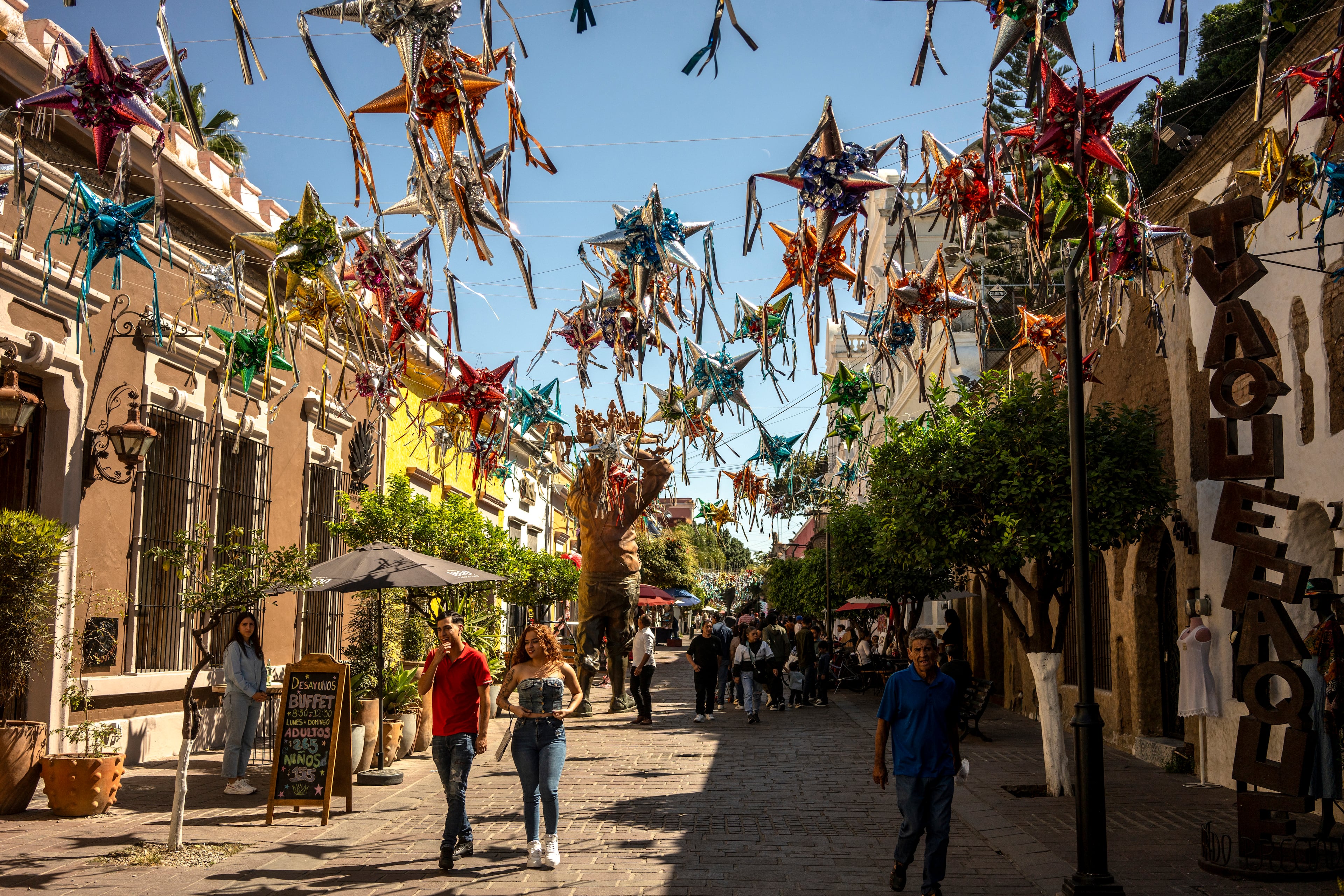 Starting in October, travelers will have a choice of airlines when flying to Mexico’s second largest city. Delta already services the route to Guadalajara and will be joined by Volaris. (Cesar Rodriguez/The New York Times)