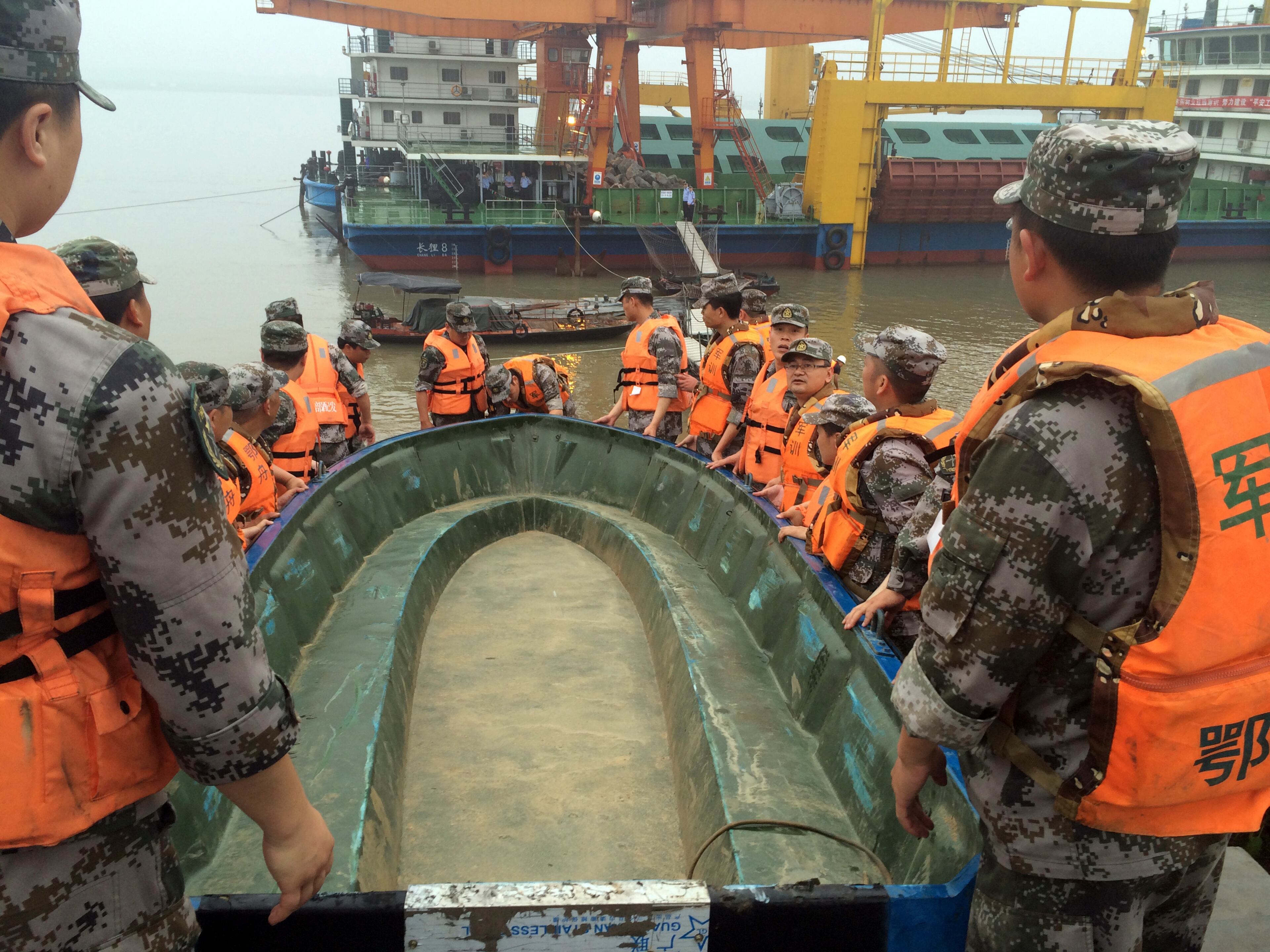 Rescue workers prepare to head out on boats on the Yangtze River to search for missing passengers after a ship capsized in central China's Hubei province June 2, 2015. The passenger ship carrying more than 450 people sank overnight in the Yangtze River during a storm in southern China, the official Xinhua News Agency reported Tuesday.