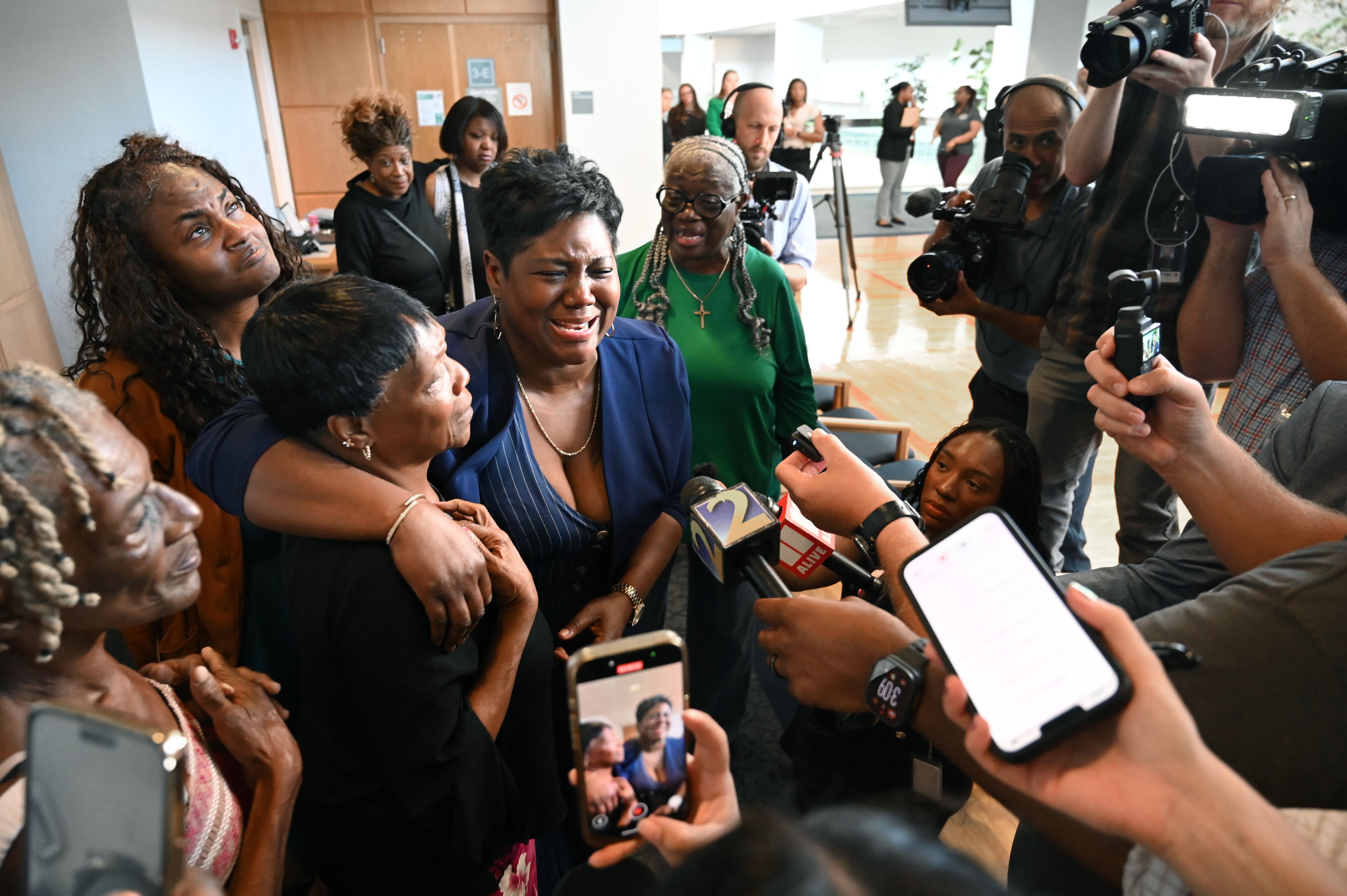 Danyel Smith’s fiancee, LaTasha Pyatt, speaks to the media at the Gwinnett County Superior Courthouse after Smith was granted bond on Tuesday, Sept. 1, 2026. (Hyosub Shin/AJC)