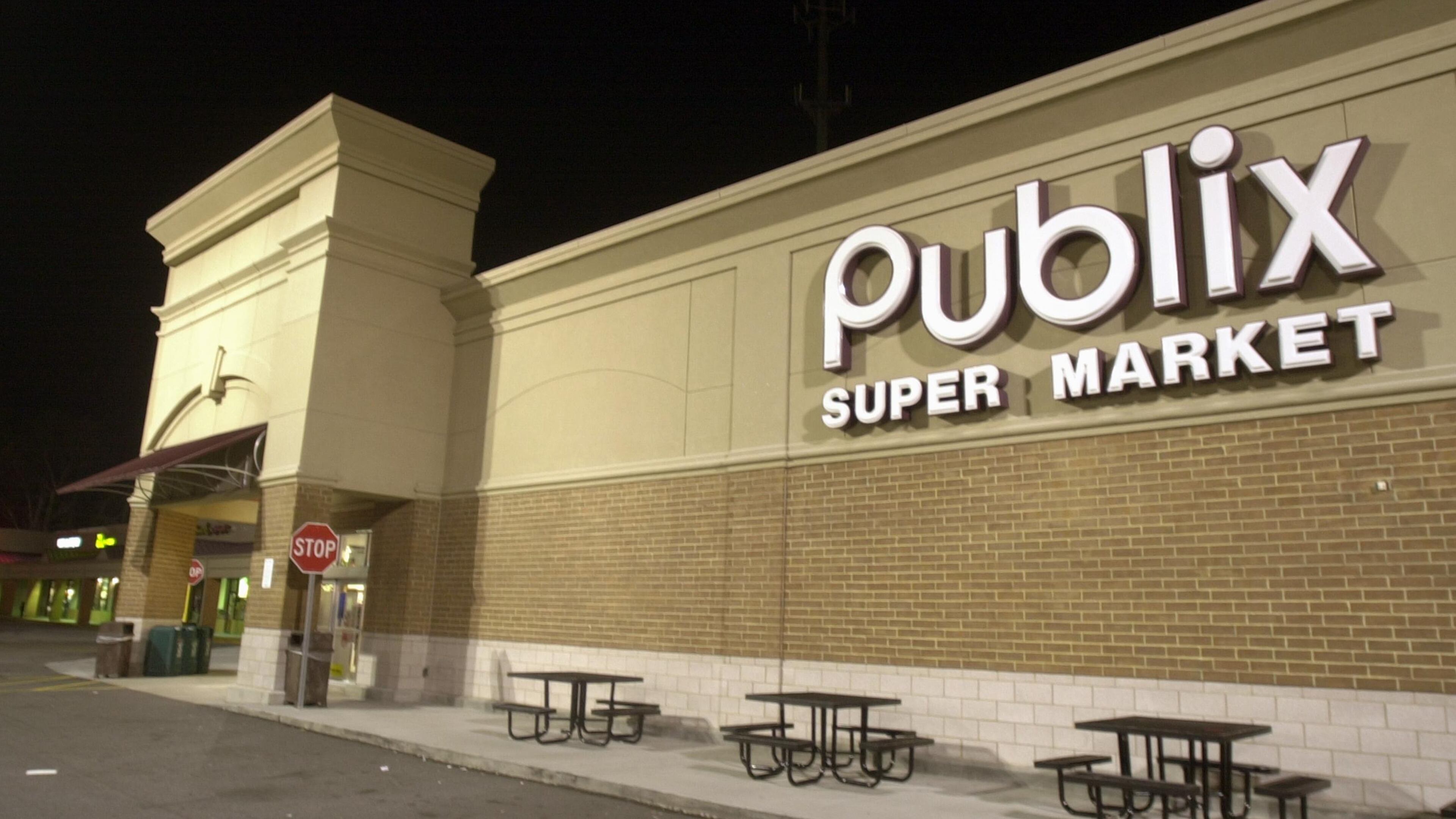 400778 02: A Publix Super Market is seen early February 8, 2002 in Norcross, GA. (Erik S. Lesser/Getty Images)