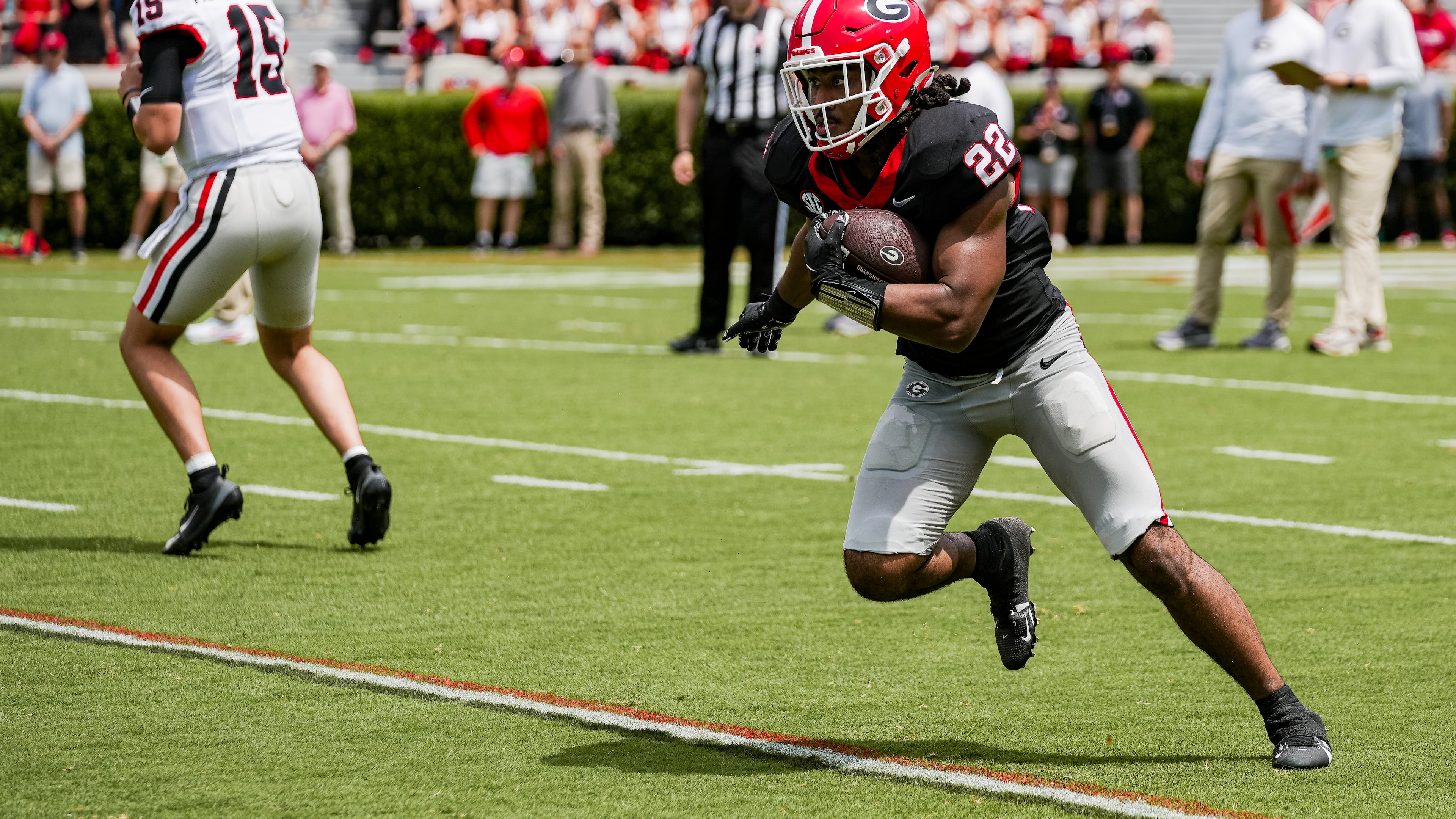 Georgia running back Dante Dowdell (right) plays during Georgia’s annual G-Day spring game on Dooley Field at Sanford Stadium in Athens, on Saturday, April 18, 2026. (Tony Walsh/UGAAA)