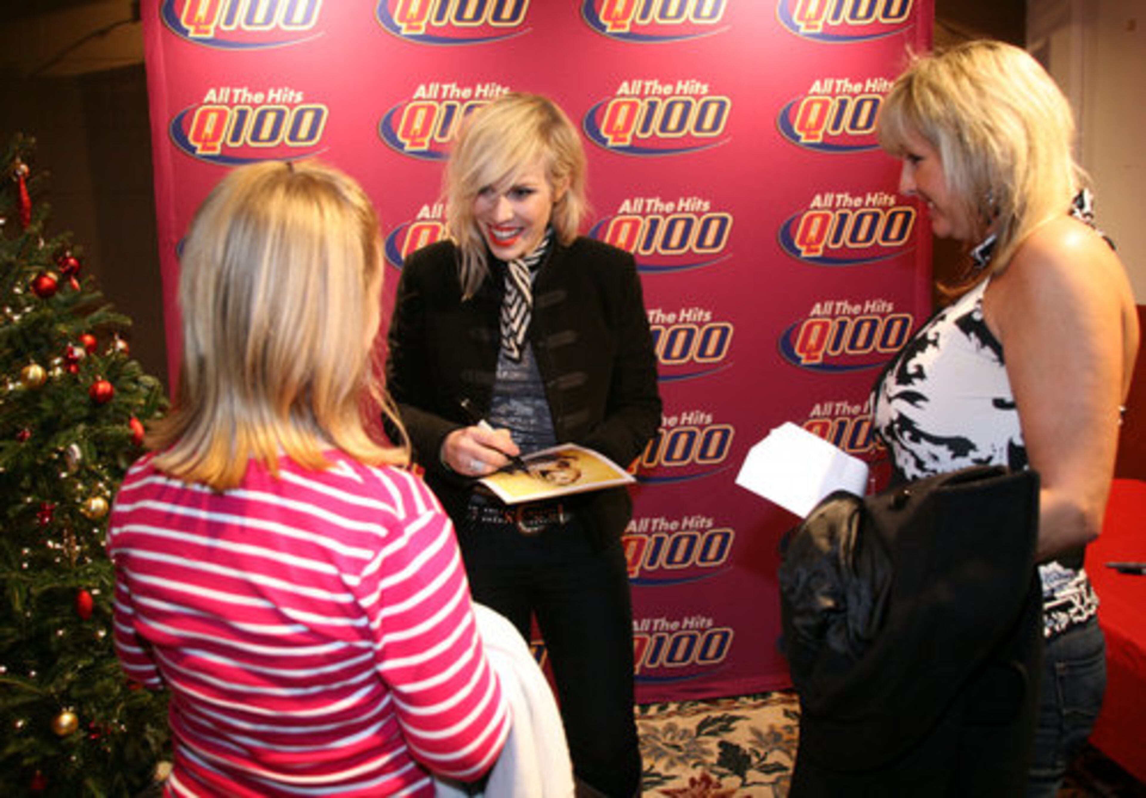 Natasha Bedingfield chats with her fans at the meet-and-greet.