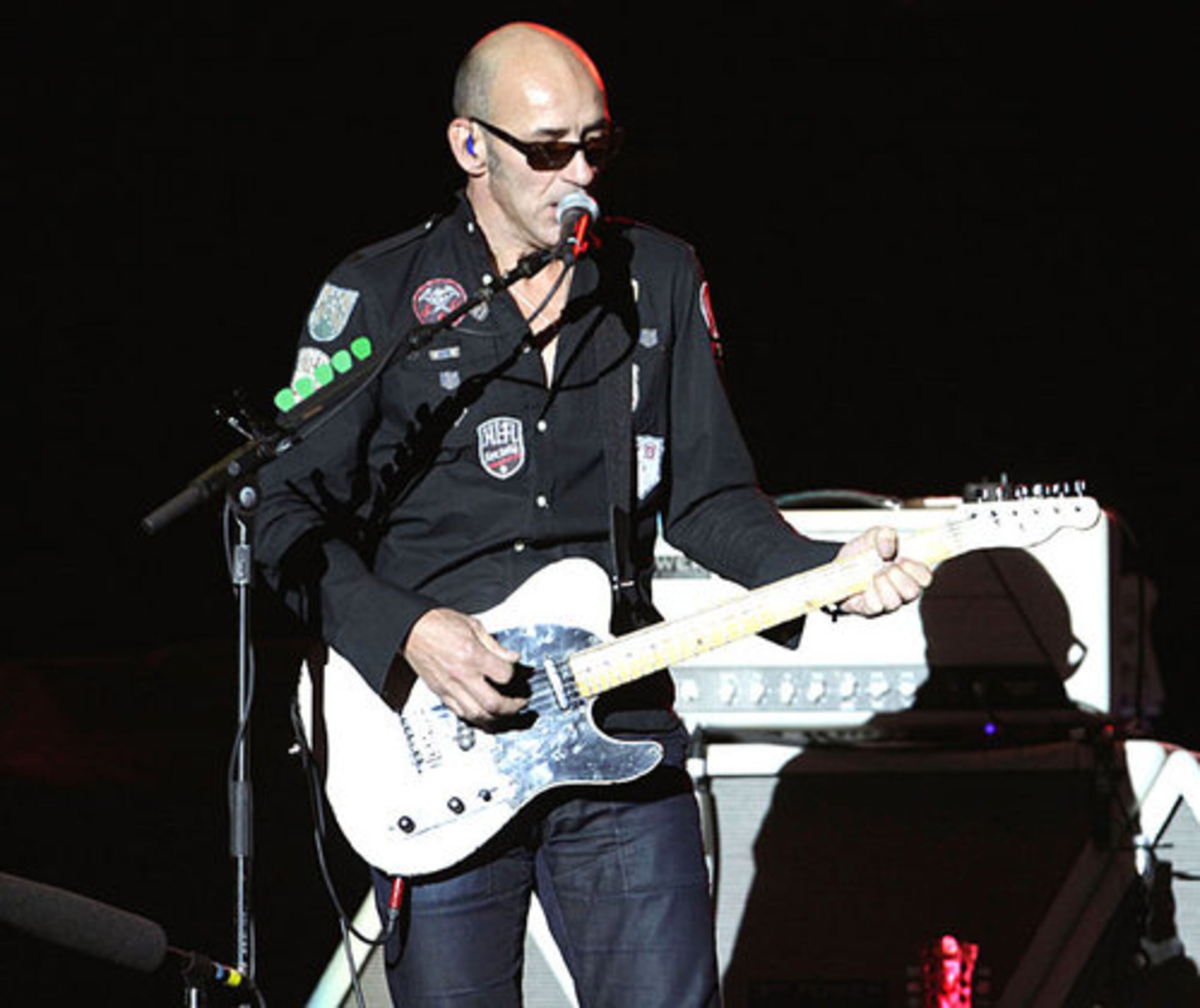 Daltrey's guitarist is Simon Townshend, younger brother of Pete.