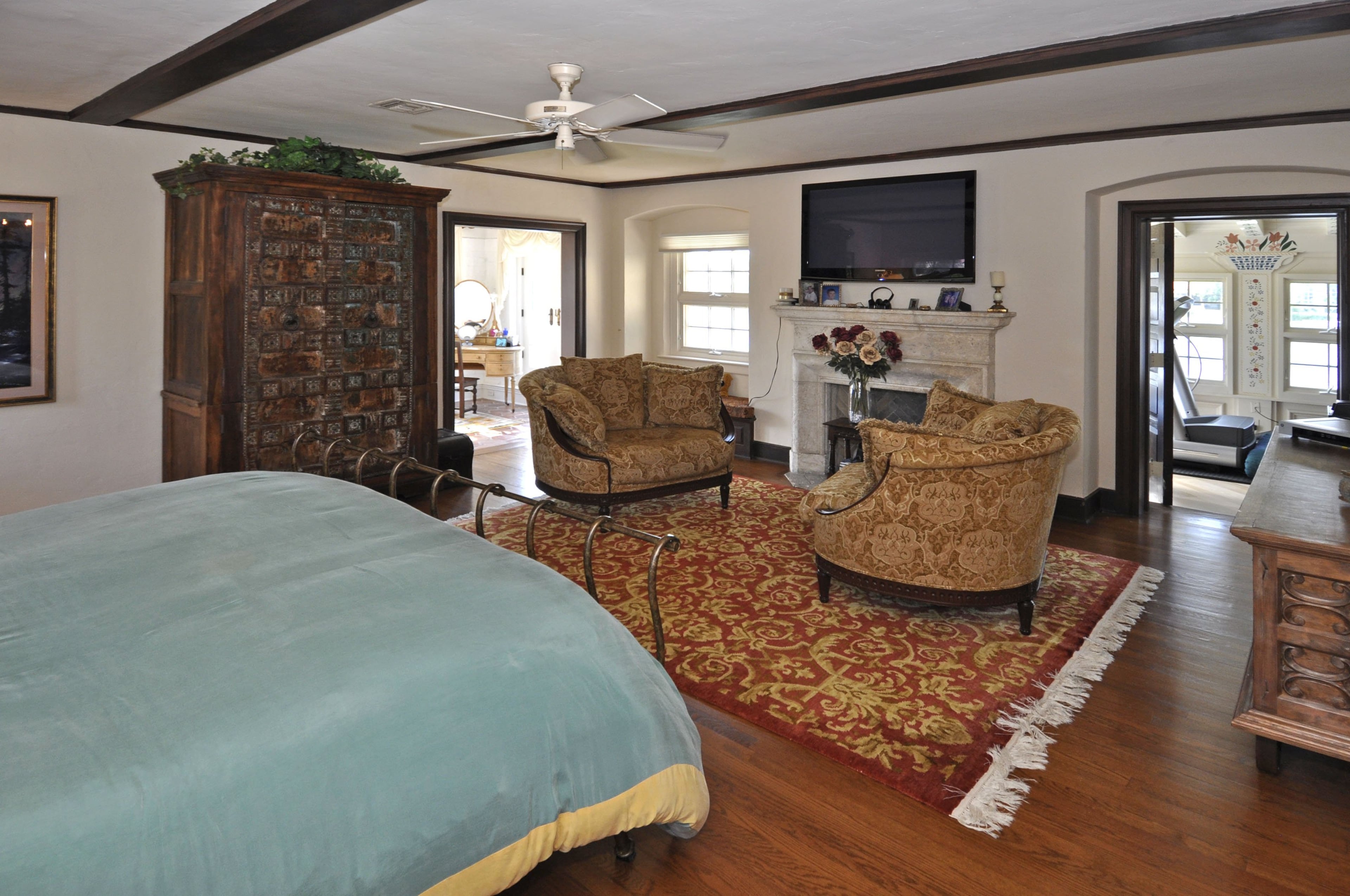 The Anheuser-Busch Estate, now listed at $15 million, features 525 feet of waterfront property, six bedrooms, seven full baths, four half-baths, a pool and a two-bedroom guest house. Brewing magnate Adolphus Busch III, the former president and CEO of Anheuser-Busch and the grandson of the company's founder, built the 12,533-square-foot Fort Lauderdale, Fla., vacation home in 1938. For more information, visit http://www.toptenrealestatedeals.com/homes/weekly-ten-best-home-deals/2013/03-12-2013/.