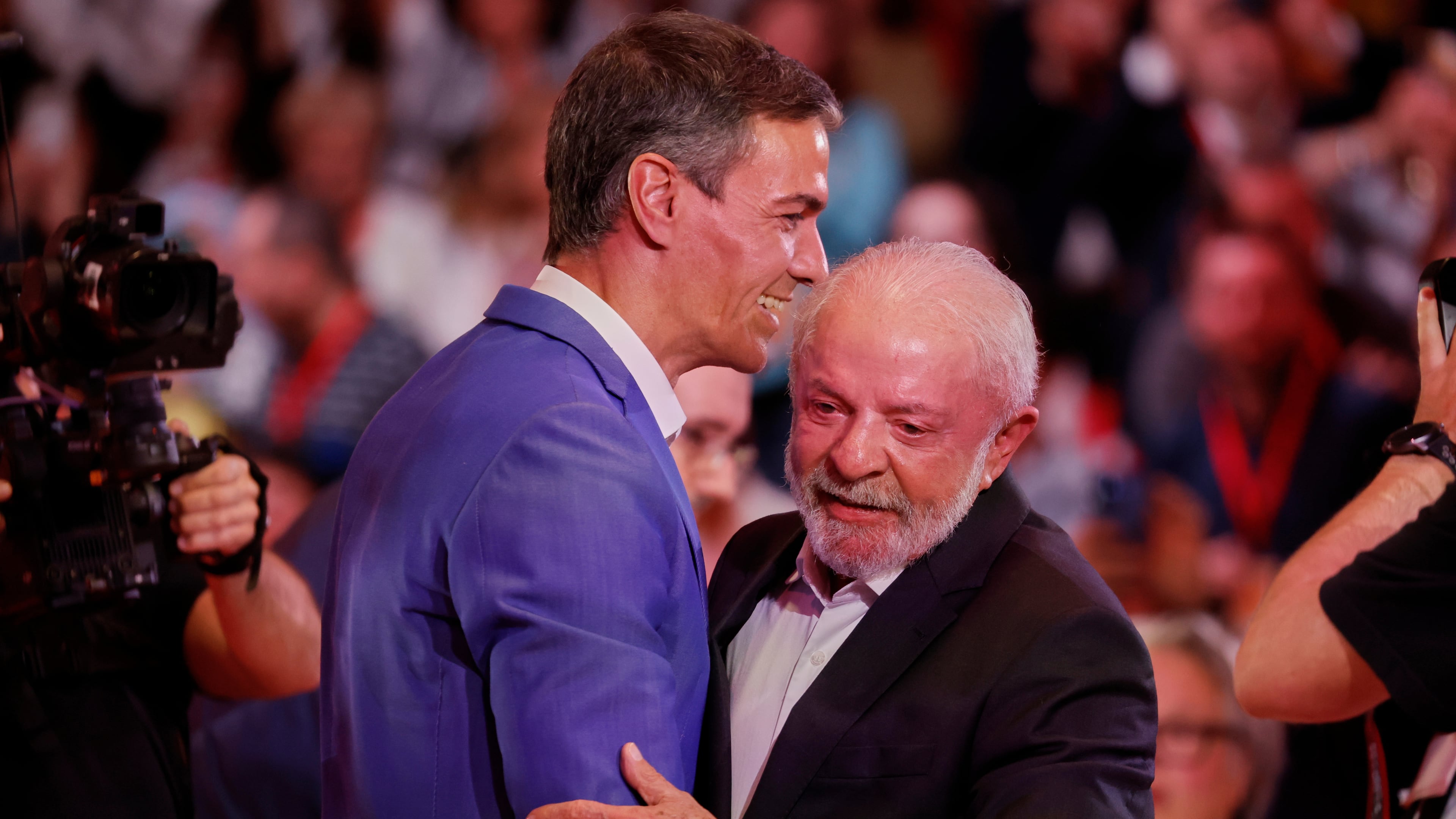 Spain's Prime Minister Pedro Sanchez, left, embraces Brazil's President Luiz Inacio Lula da Silva at the end of the Global Progressive Mobilisation summit in Barcelona, Spain, Saturday, April 18, 2026. (AP Photo/Joan Monfort)