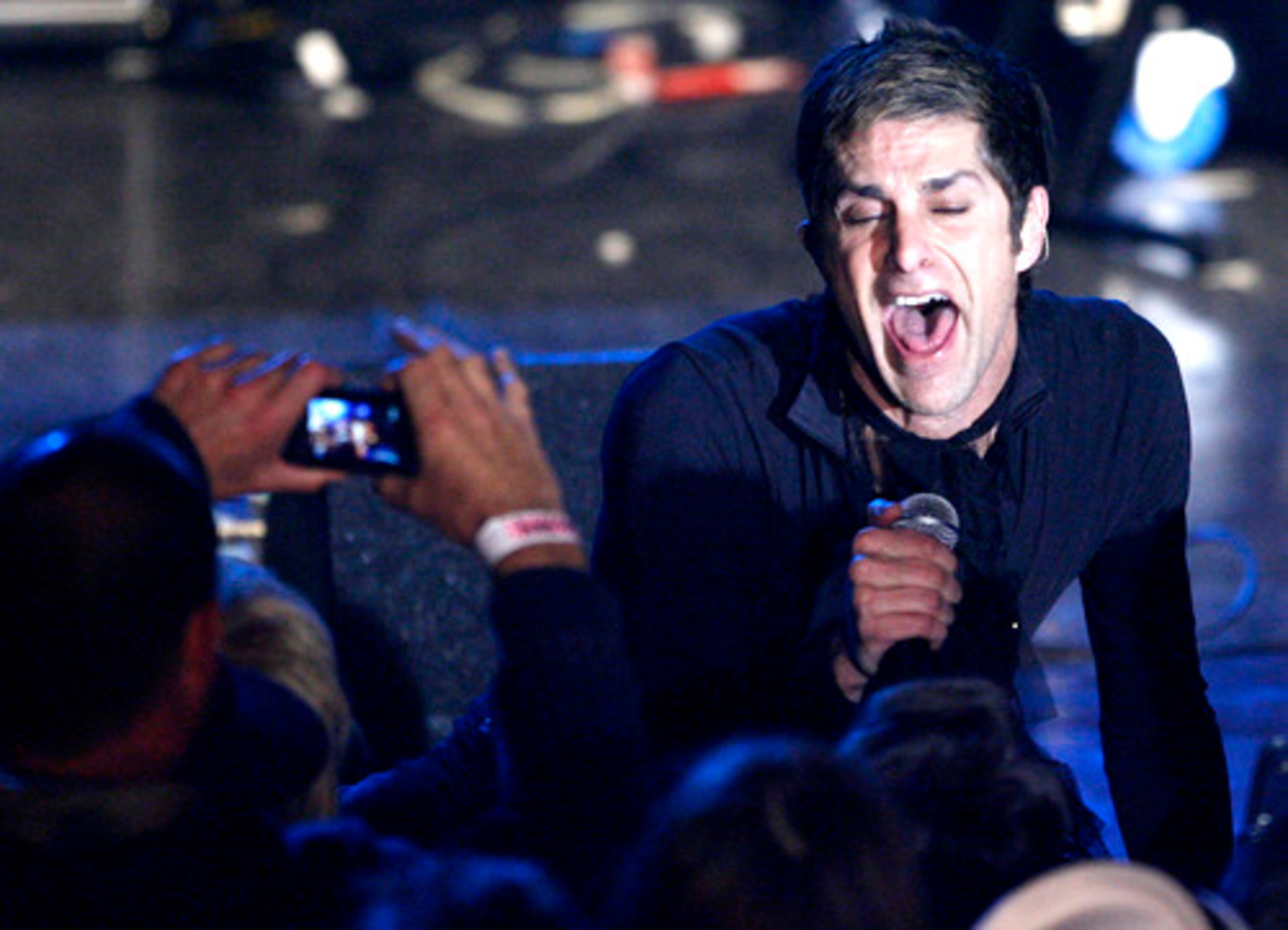 FARRELL AND his bandmates apparently abandoned their past arguments to perform at NME's first U.S. awards program (they've been held in the U.K. since the 1950s).