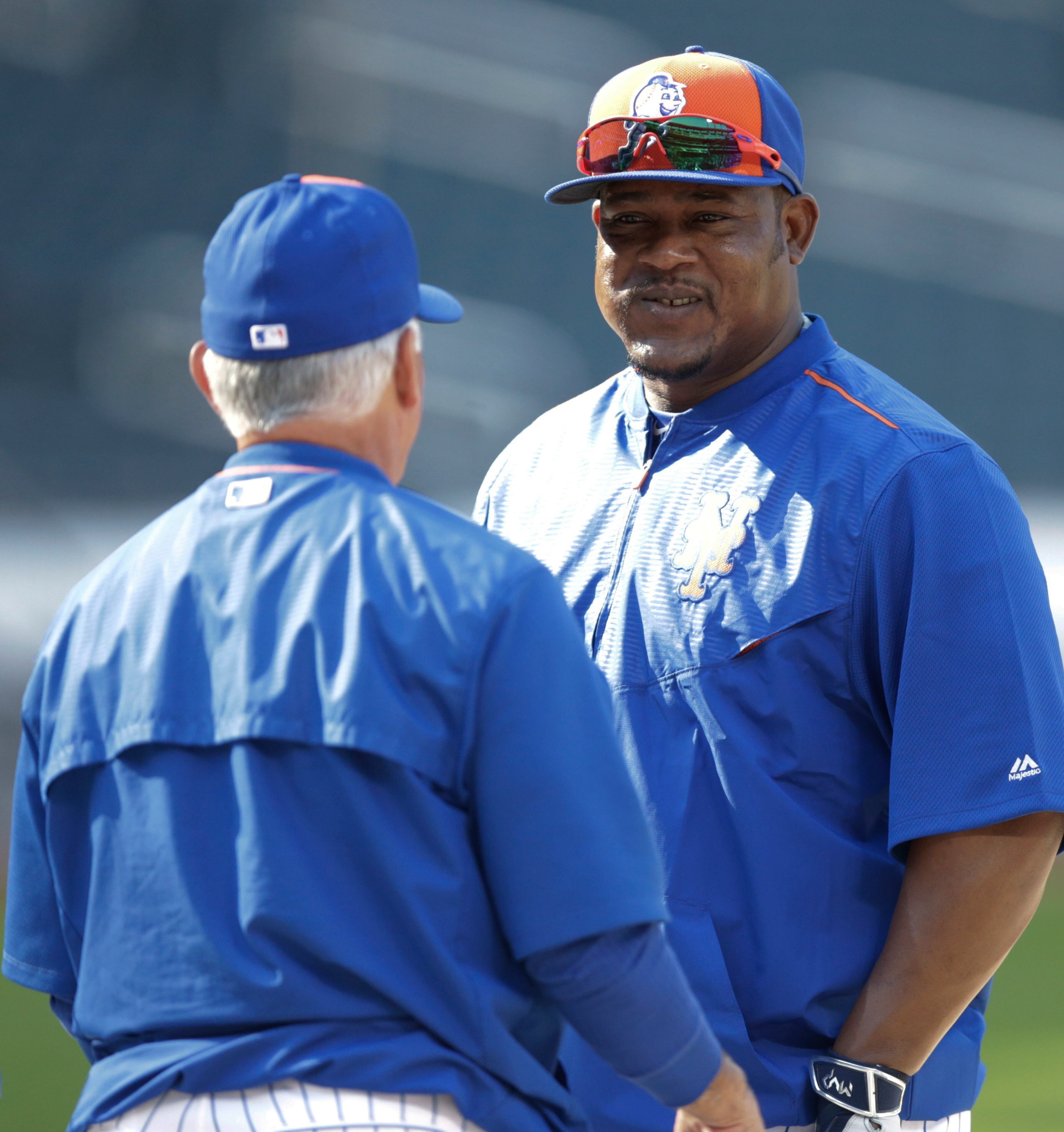 New York Mets' Juan Uribe, right, talks to manager Terry Collins before a baseball game against the Los Angeles Dodgers Saturday, July 25, 2015, in New York. (AP Photo/Frank Franklin II)