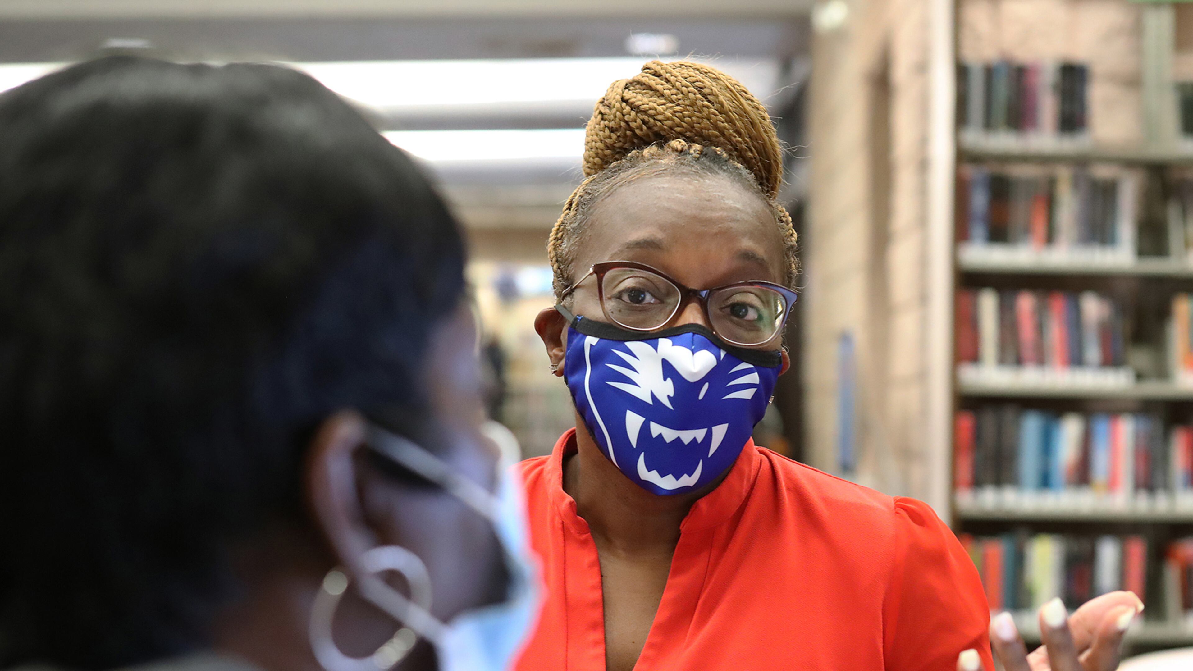 042121 Norcross: Andrea Devereux (right) helps Dee Hannah find assistance for an elderly wheelchair bound friend at the Norcross Library on Wednesday, April 21, 2021, in Norcross. Devereux is an intern at Georgia State’s social work master’s program, doing her hours in the Gwinnett County public library system helping to better connect people to services. “Curtis Compton / Curtis.Compton@ajc.com”