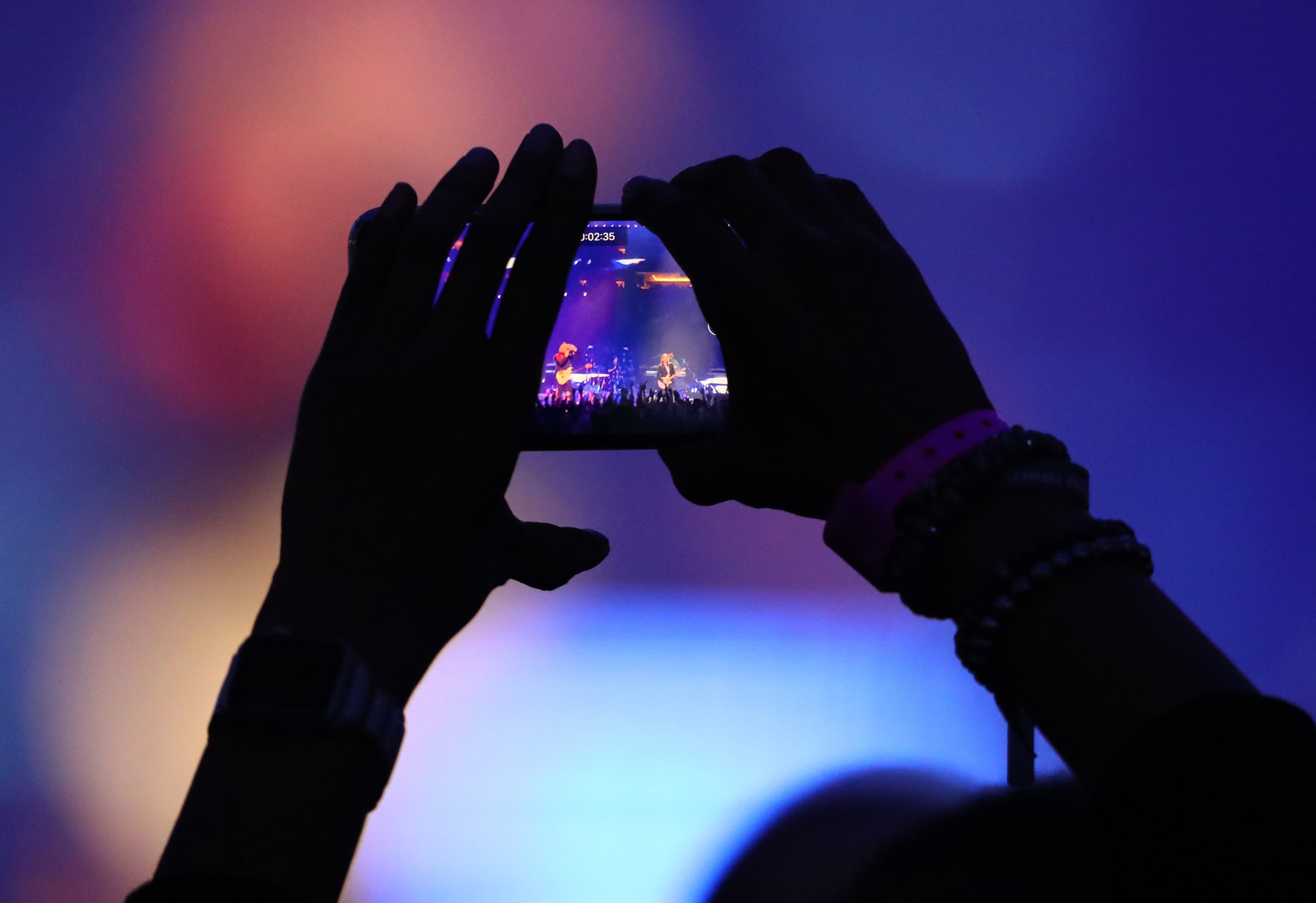 2/3/19 - Atlanta - A fan records cell phone video of Maroon 5 on stage during the Super Bowl Halftime Show on Sunday, Feb. 3, 2019. The New England Patriots played the Los Angeles Rams in Super Bowl LIII at Mercedes-Benz Stadium in Atlanta. 
CURTIS COMPTON / CCOMPTON@AJC.COM