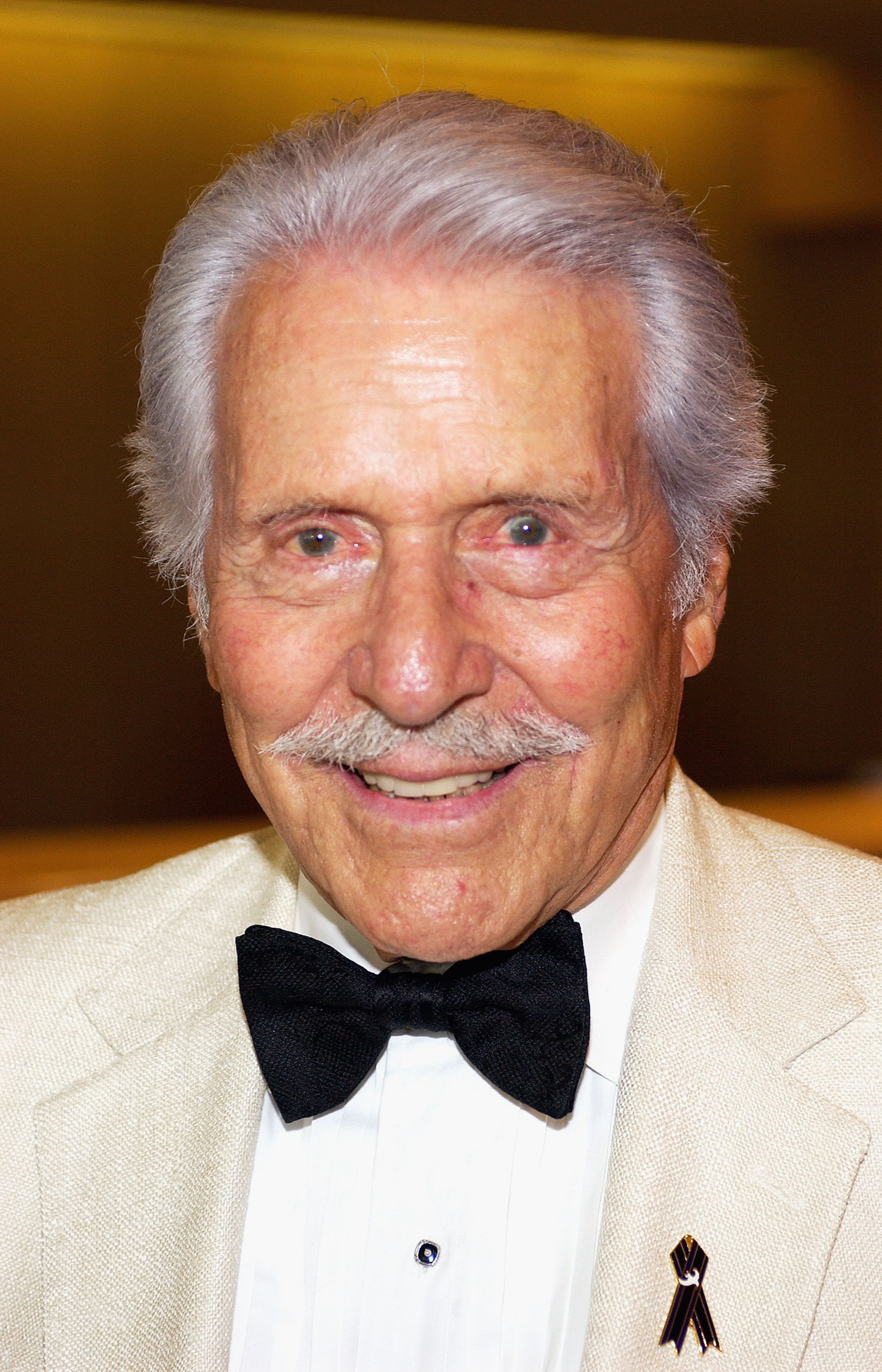Actor Efrem Zimbalist Jr. attends the City of Hope's National Convention closing night gala on July 19, 2004 at the Beverly Hilton Hotel in Beverly Hills, California. (Photo by Vince Bucci/Getty Images)