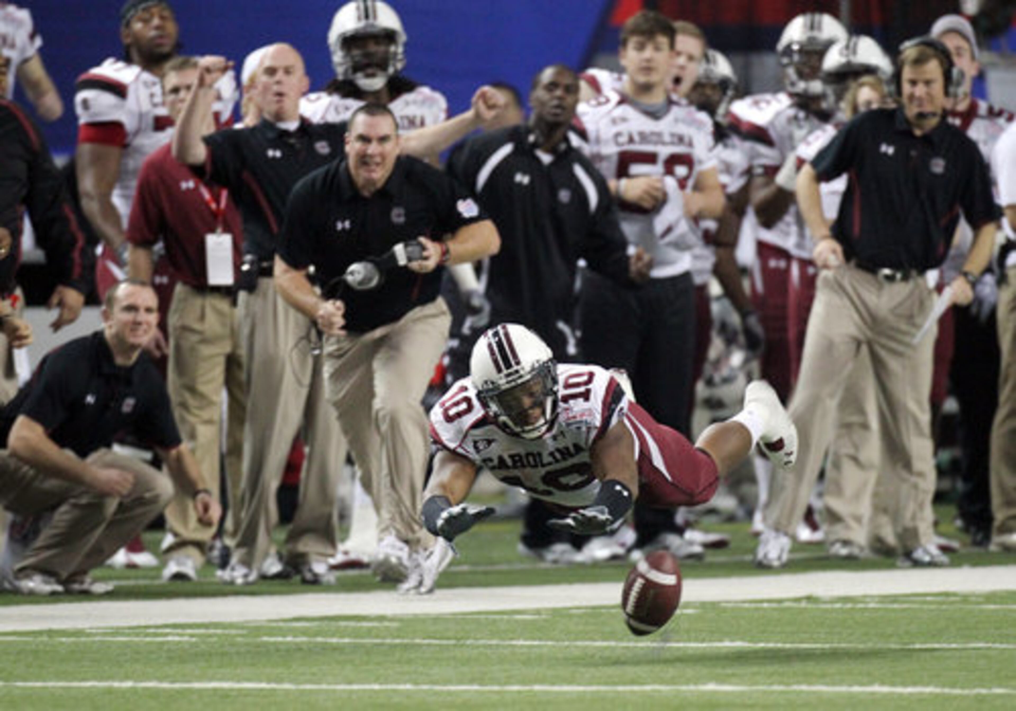 The sidelines react as South Carolina Gamecocks tailback Brian Maddox can't get to a down field pass during 2nd half action against the Florida State Seminole coming up short in the Chick-fil-A Bowl at the Georgia Dome in Atlanta on Friday, Dec. 31, 2010. The Seminoles defeated the Gamecocks 26-17.
