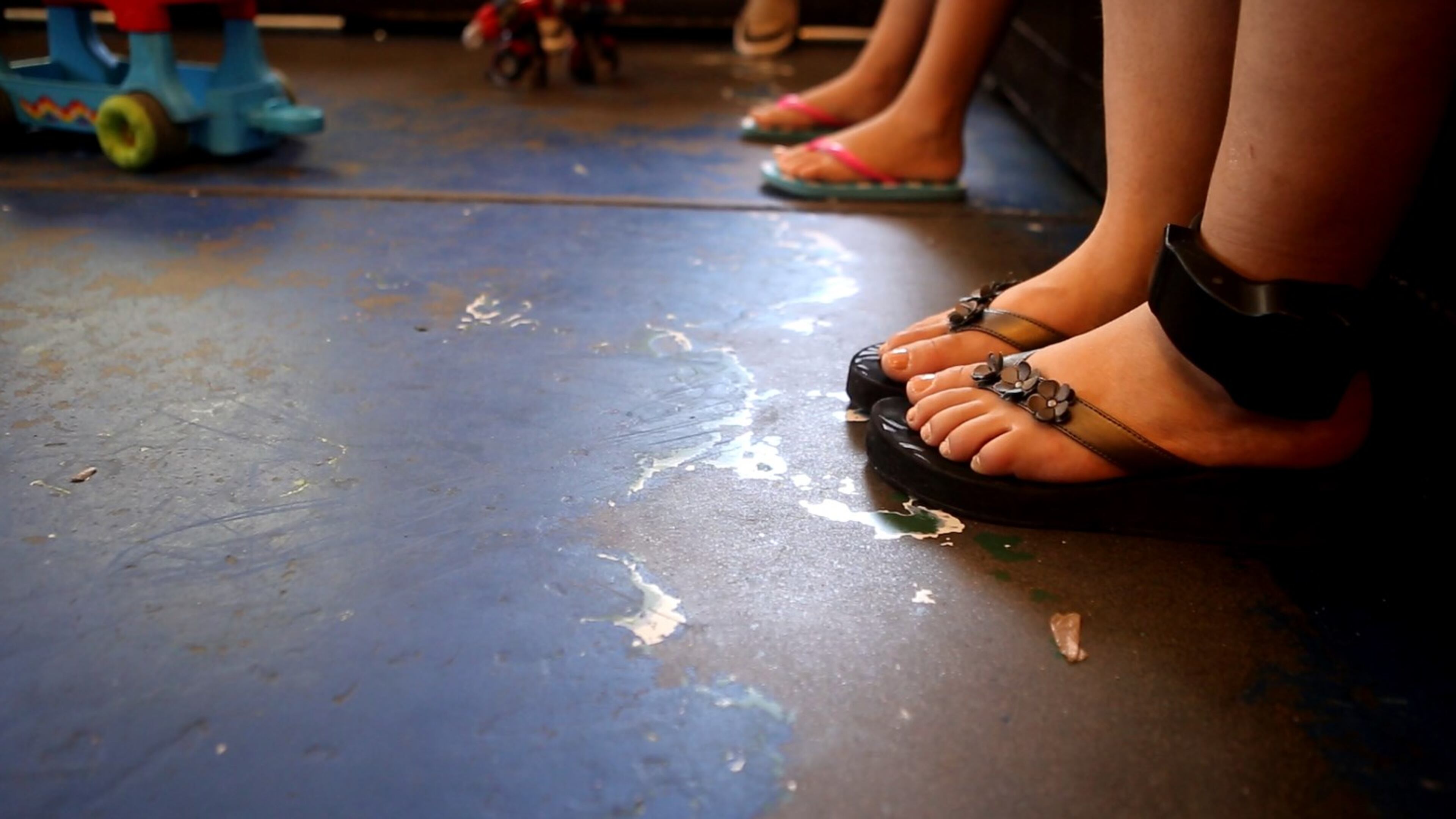 Immigrant Melida Patricio Castro from Honduras shows a birth certificate for her daughter Maria Celeste, 2, to a U.S. Border Patrol agent near the U.S.-Mexico border on July 24, 2014 near Mission, Texas. Tens of thousands of undocumented immigrants, many of them families or unaccompanied minors, have crossed illegally into the United States this year and presented themselves to federal agents, causing a humanitarian crisis on the U.S.-Mexico border. The Rio Grande sector has the highest traffic of illegal immigration, especially of Central Americans, on all the U.S.-Mexico border. (Photo by John Moore/Getty Images)