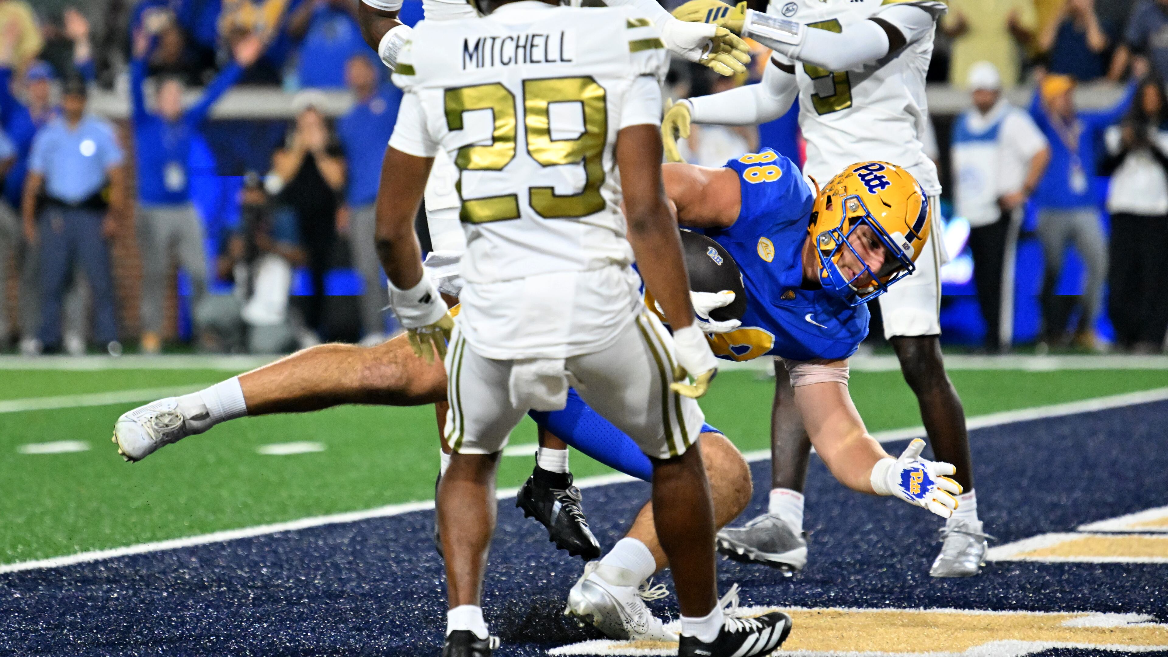 Georgia Tech trailed 28-0 in the second quarter to Pittsburgh in a game that could have clinched an ACC title game berth for the Yellow Jackets. (Hyosub Shin/AJC)