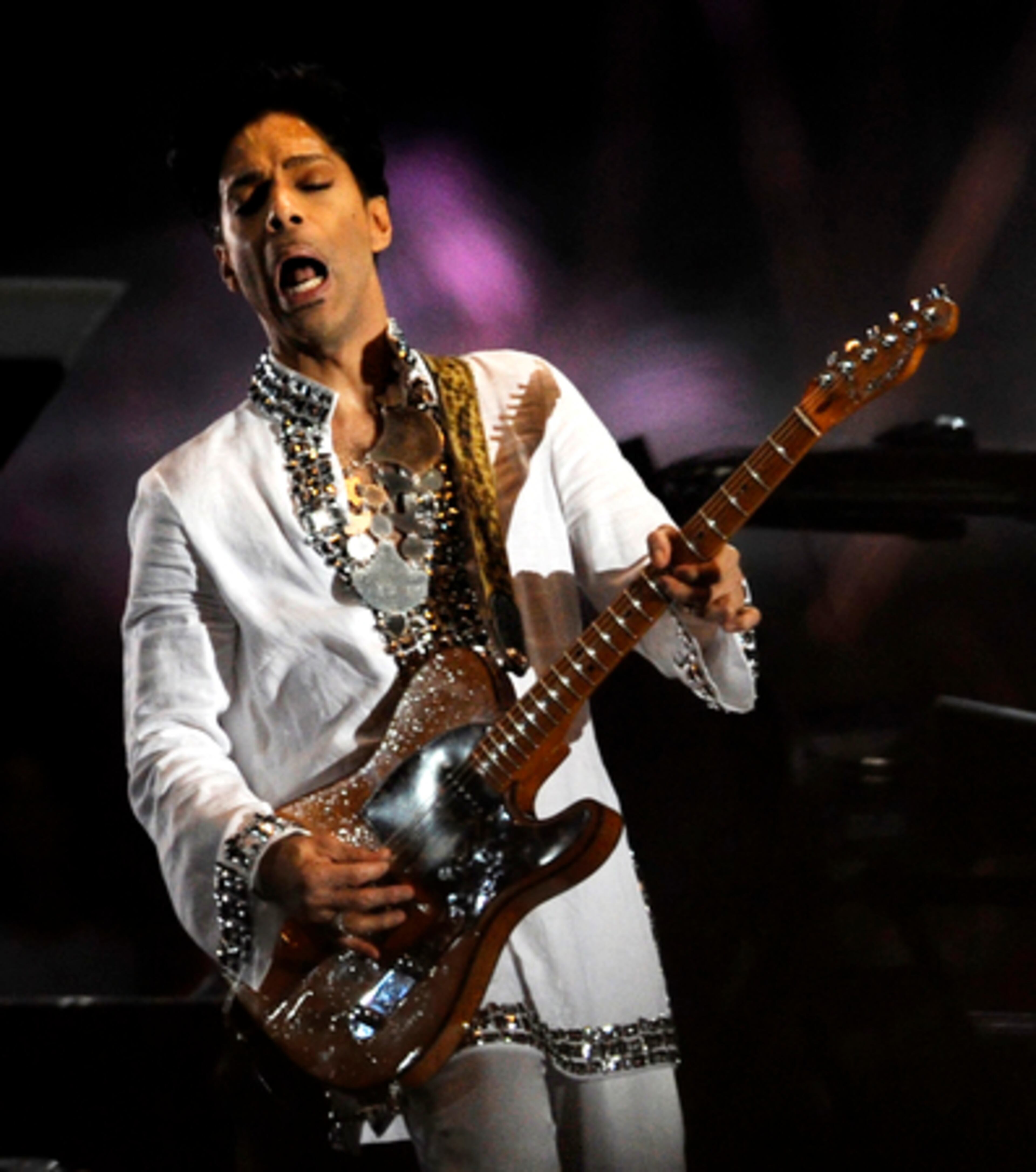 His performance, the centerpiece of the three-day festival, was announced only two weeks ago, according to the Associated Press