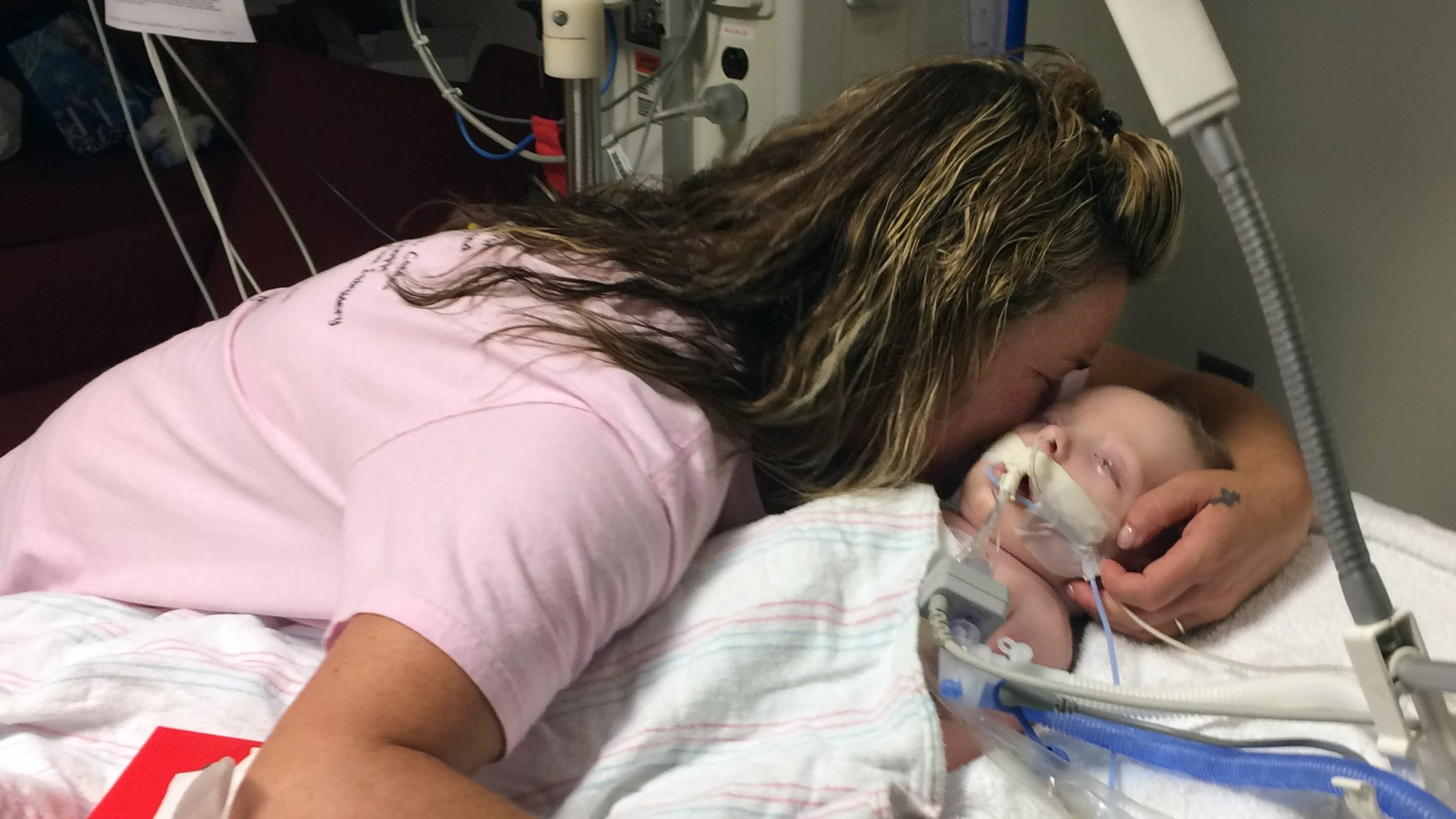 July 14, 2016 - Atlanta - Paige Cason-Barrett, Dinah’s maternal grandmother, spends a moment with Dinah at Children’s Healthcare of Atlanta at Egleston before the baby was taken off life support Monday afternoon. CRAIG SCHNEIDER / Craig.Schneider@ajc.com