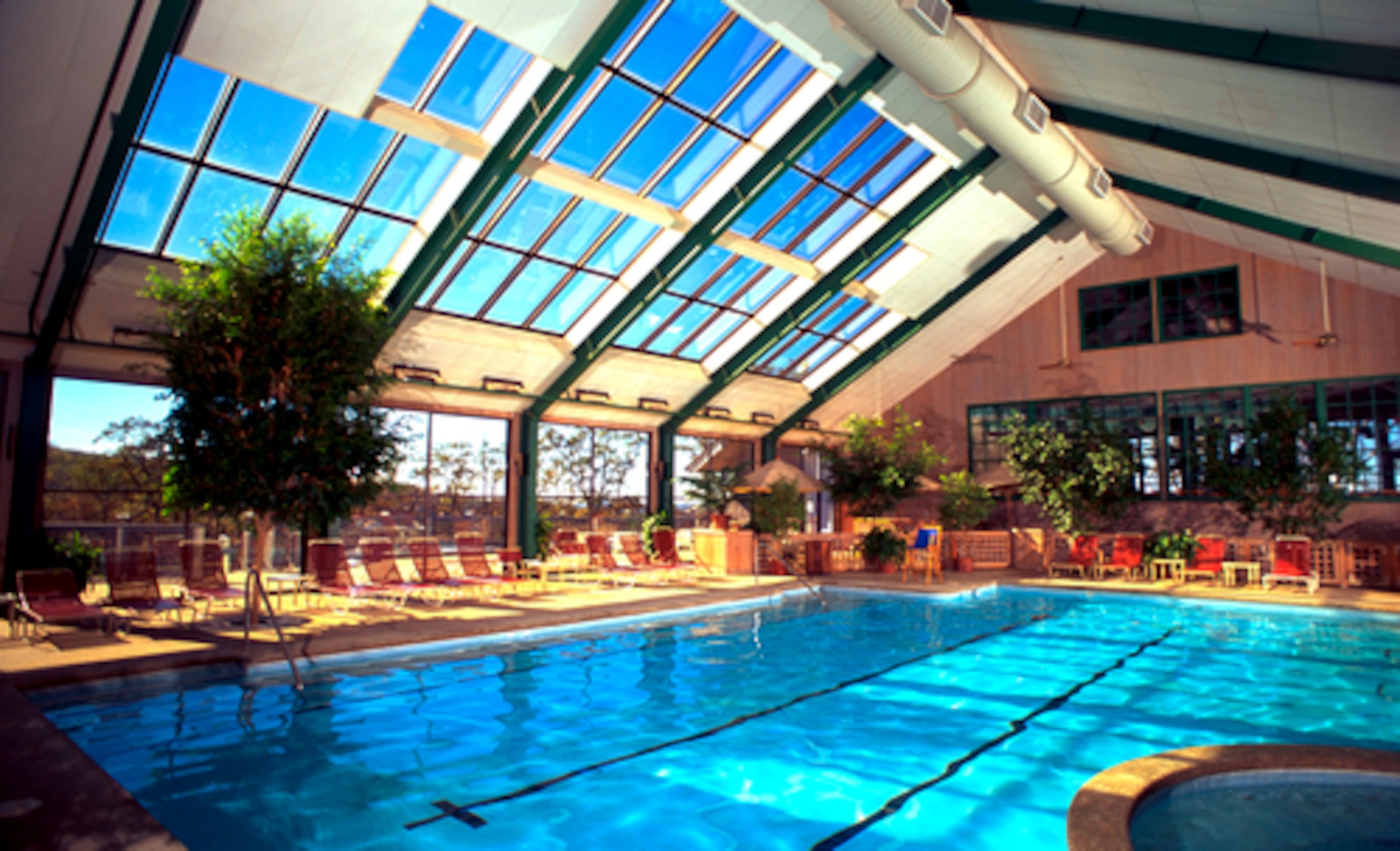 The indoor pool at Wintergreen is part of the Mountaintop Aquatics and Fitness Center, which offers personal trainers, fitness classes, and swimming. This is one of the few spas where guests can opt for a Kur, a course of treatment that usually includes mineral water, mud baths, algae, and herbs.