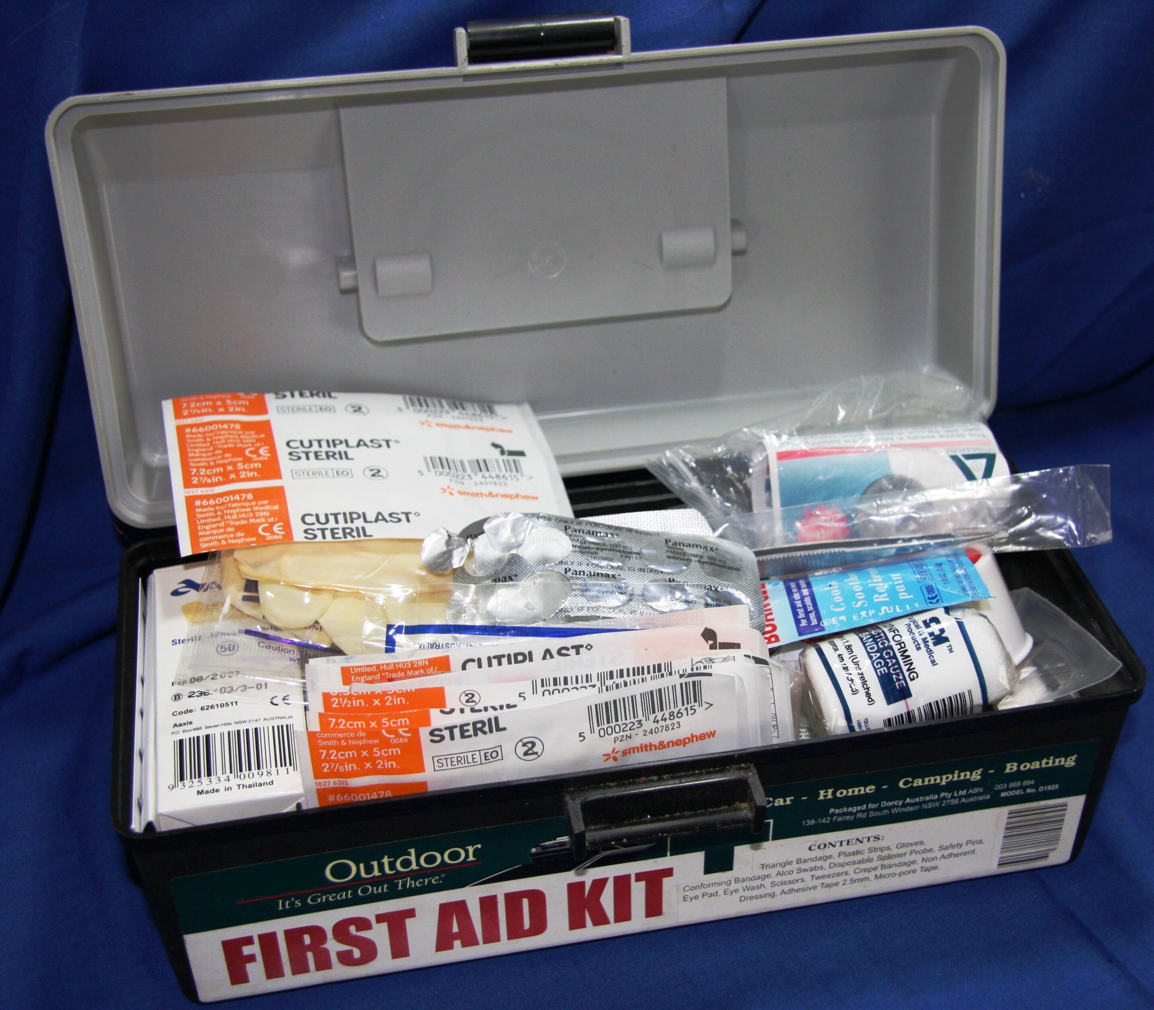 Just as with the human members of your family, pets need a first aid kit when preparing for a hurricane. Stock the kit with medical records, bandaging material, gloves, tweezers, antiseptic wipes and antibiotic ointment.