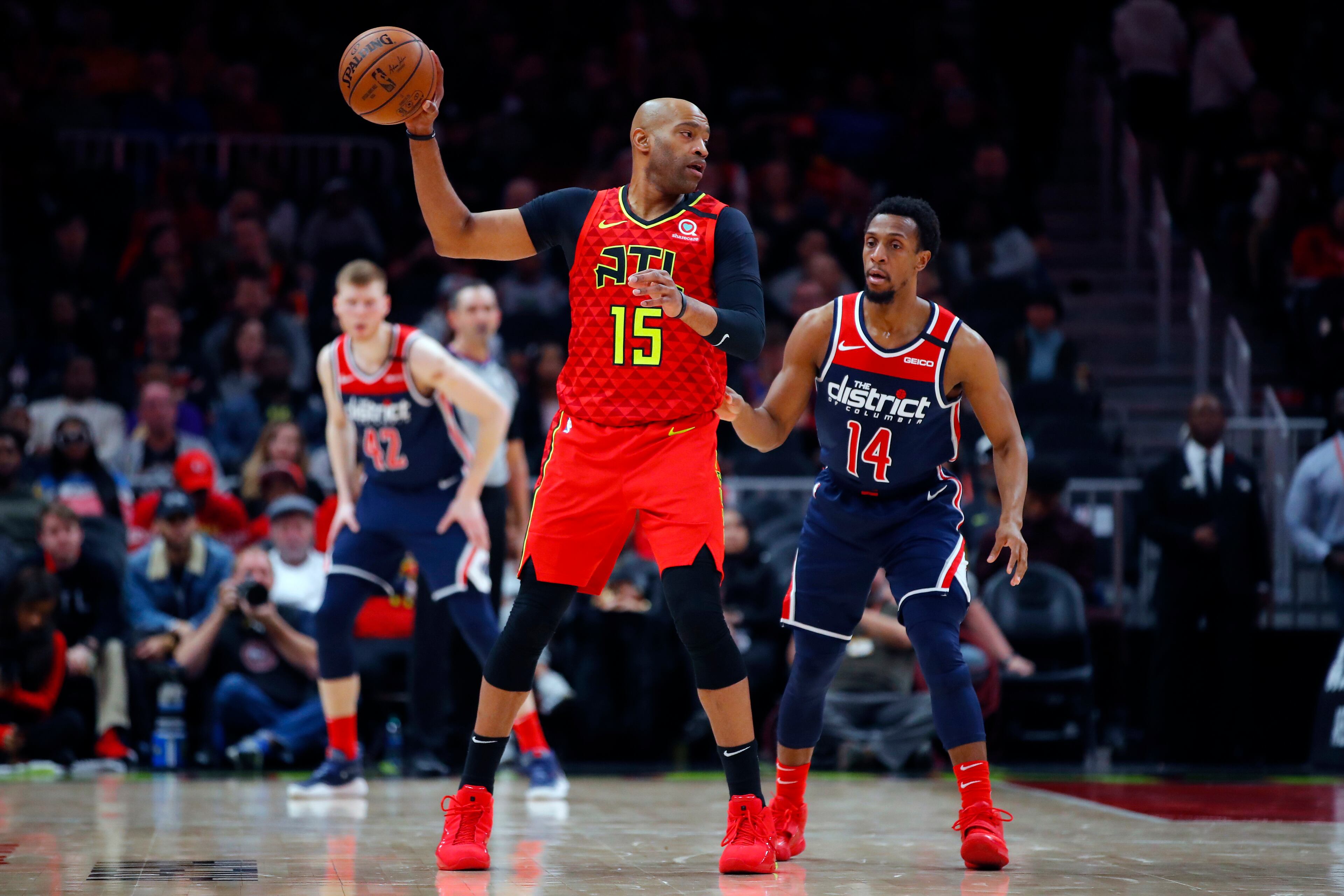 Vince Carter, who celebrated his 43rd birthday Sunday, looks to pass as Wizards guard Ish Smith defends during the Hawks-Wizards matchup at State Farm Arena. (AP Photo/Todd Kirkland)