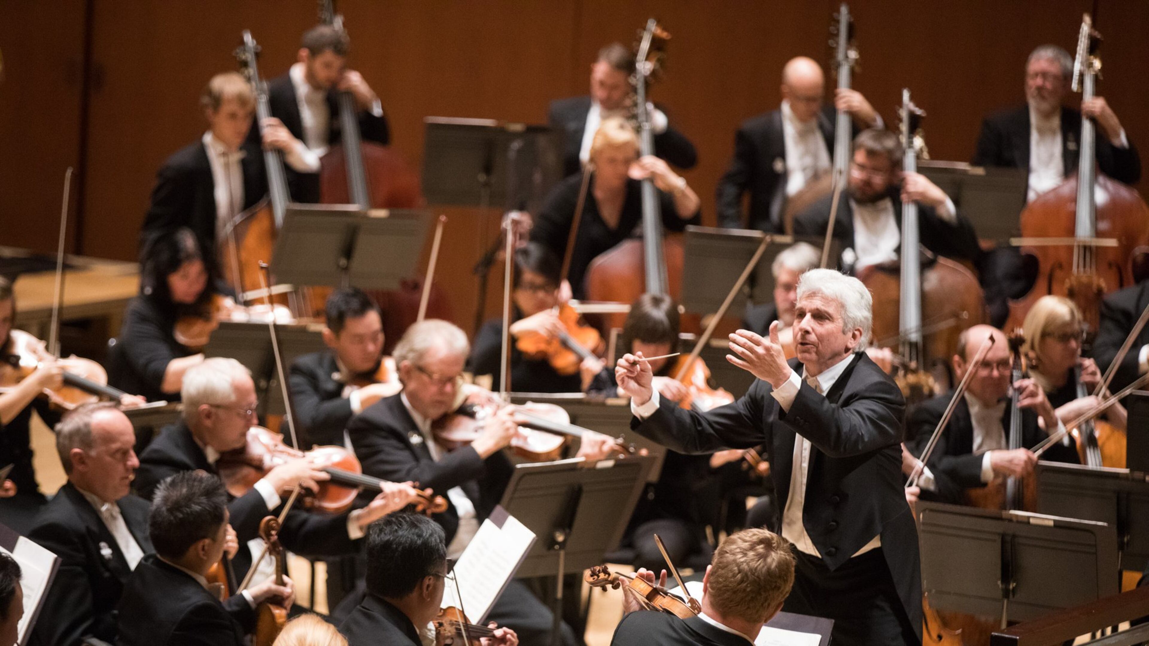Guest conductor Peter Oundjian leads the Atlanta Symphony Orchestra in Bartok’s Concerto for Orchestra. CONTRIBUTED BY JEFF ROFFMAN