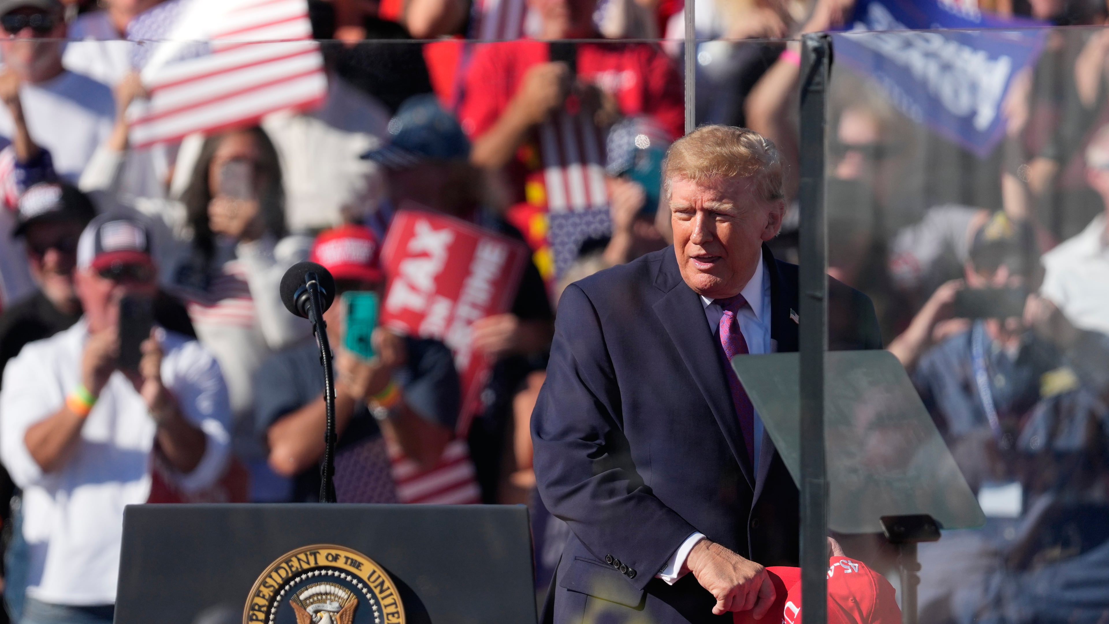President Donald Trump departs a campaign rally at the Laughlin Bullhead International Airport, Wednesday, Oct. 14, 2026, in Bullhead City, Ariz. (AP Photo/John Locher)
