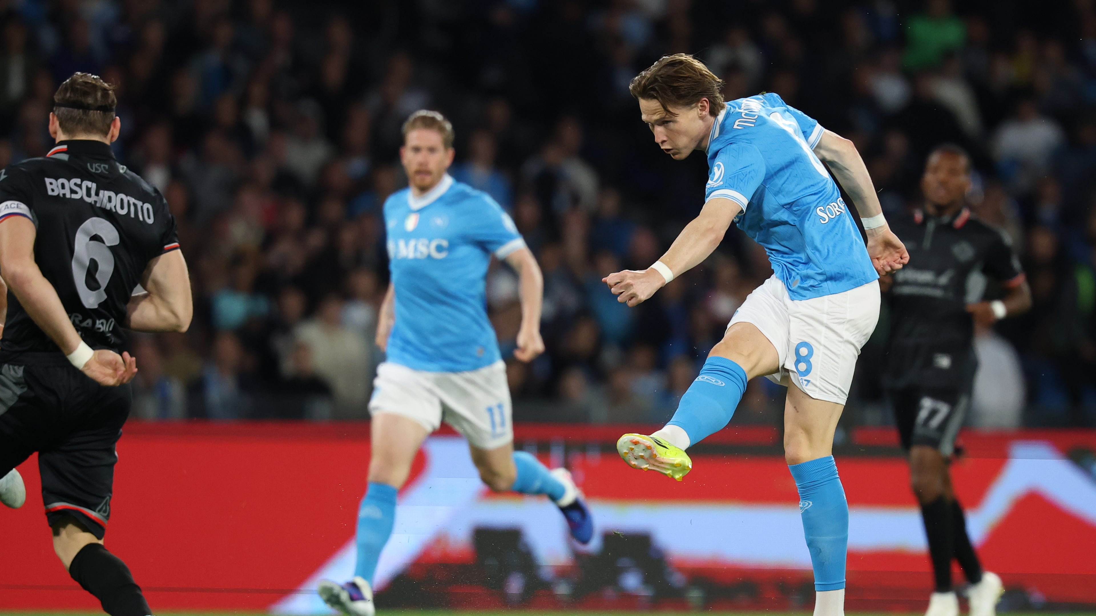 Napoli's Scott McTominay scores a goal during the Serie A soccer match between Napoli and Cremonese, Friday, April 24 , 2026, in Naples, Italy. (Alessandro Garofalo/LaPresse via AP)