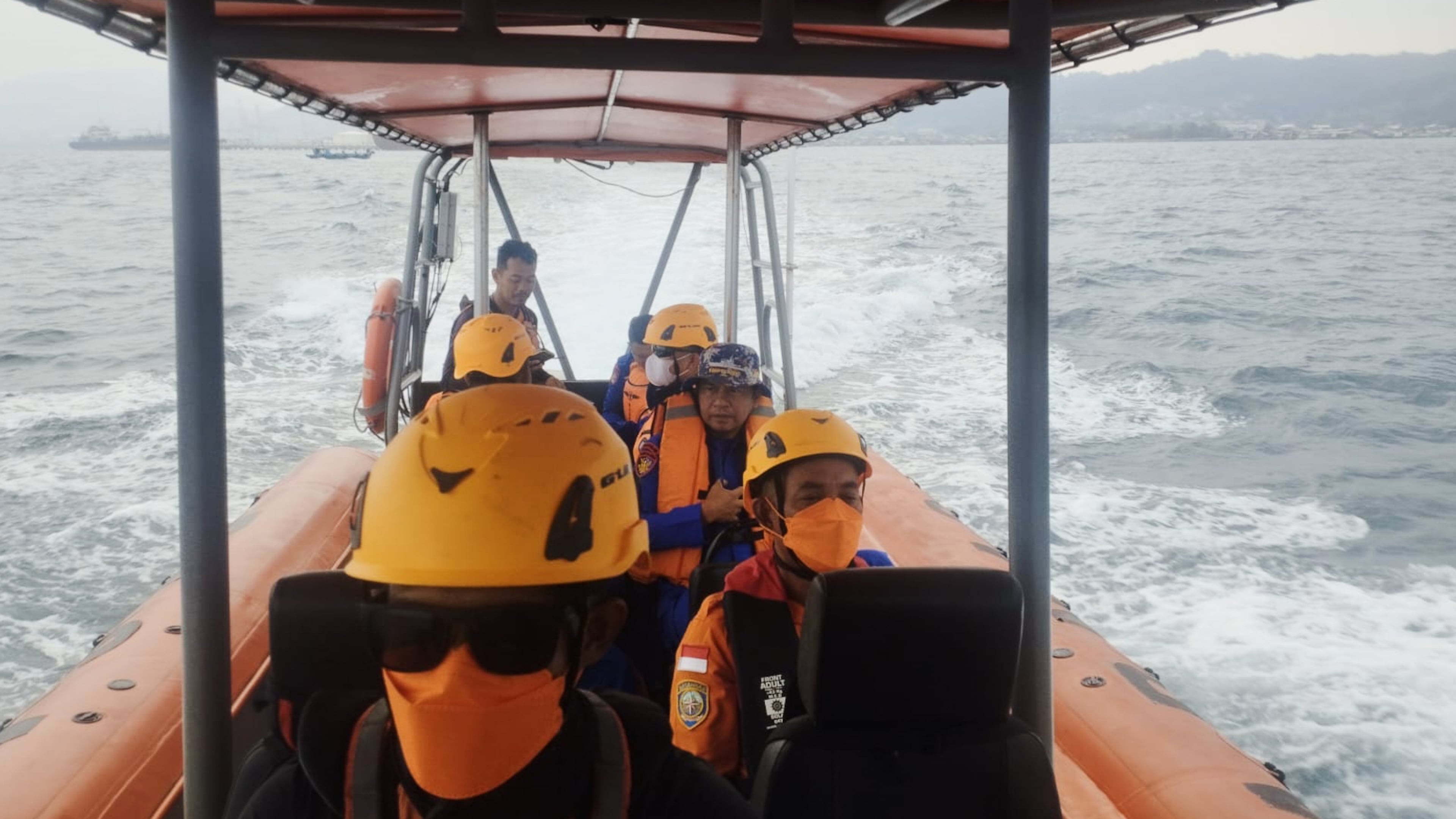 In this photo released by the Indonesian National Search and Rescue Agency (BASARNAS), rescuers sit in a rubber boat during the search for journalists missing while covering the eruption of Mount Anak Krakatau, in the waters off Anyer, Indonesia, Wednesday, Sept. 9, 2026. (BASARNAS via AP)
