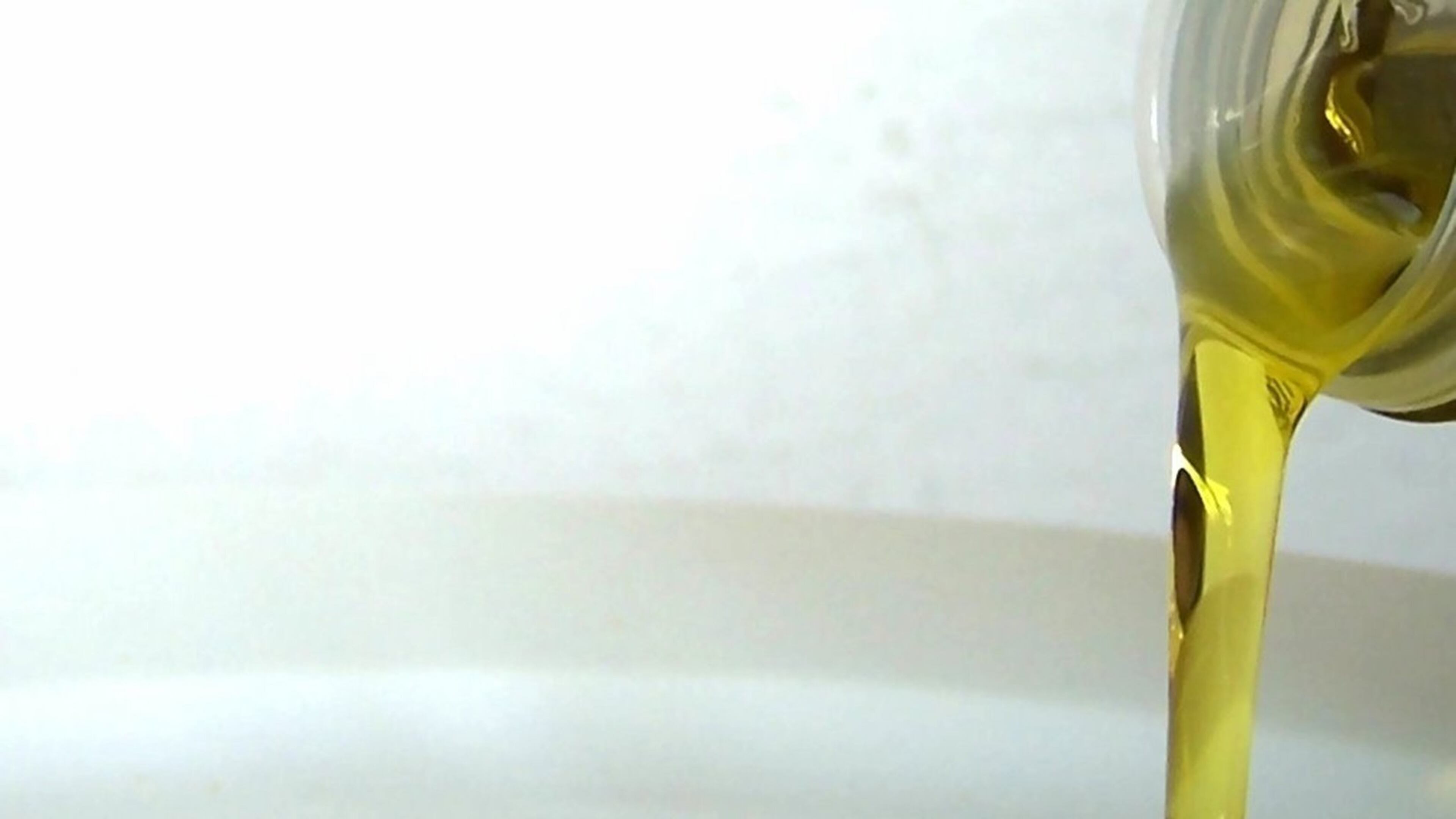 Olive oil. (International Olive Coucil)