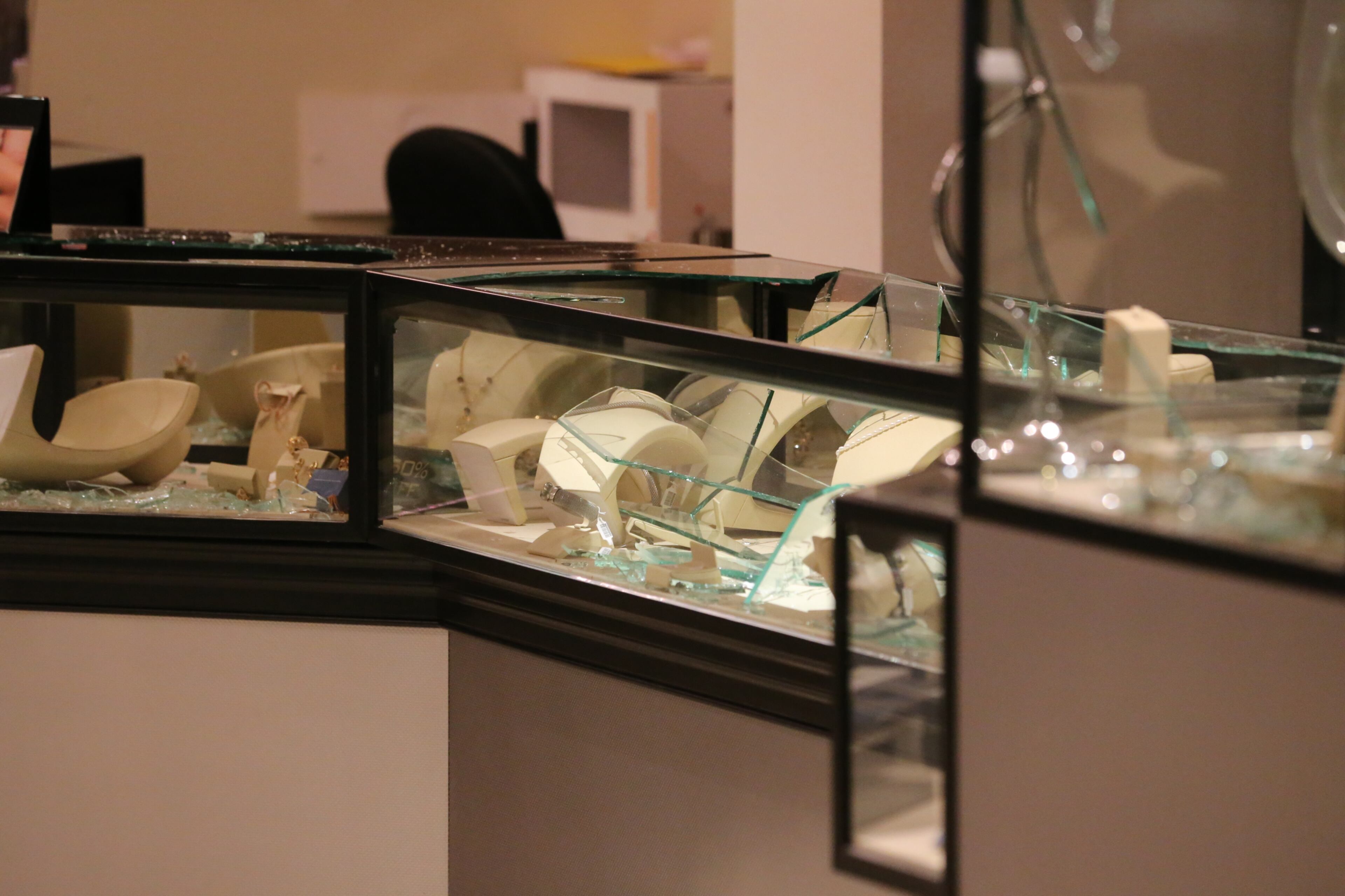 Atlanta police are investigating an early morning smash-and-grab burglary at a Buckhead jewelry store that was robbed of $5 million in merchandise late last year. The thieves shattered a front window of Elif Fine Jewelry on Paces Ferry Place about 1 a.m. Tuesday, then smashed several glass display cases inside the store.