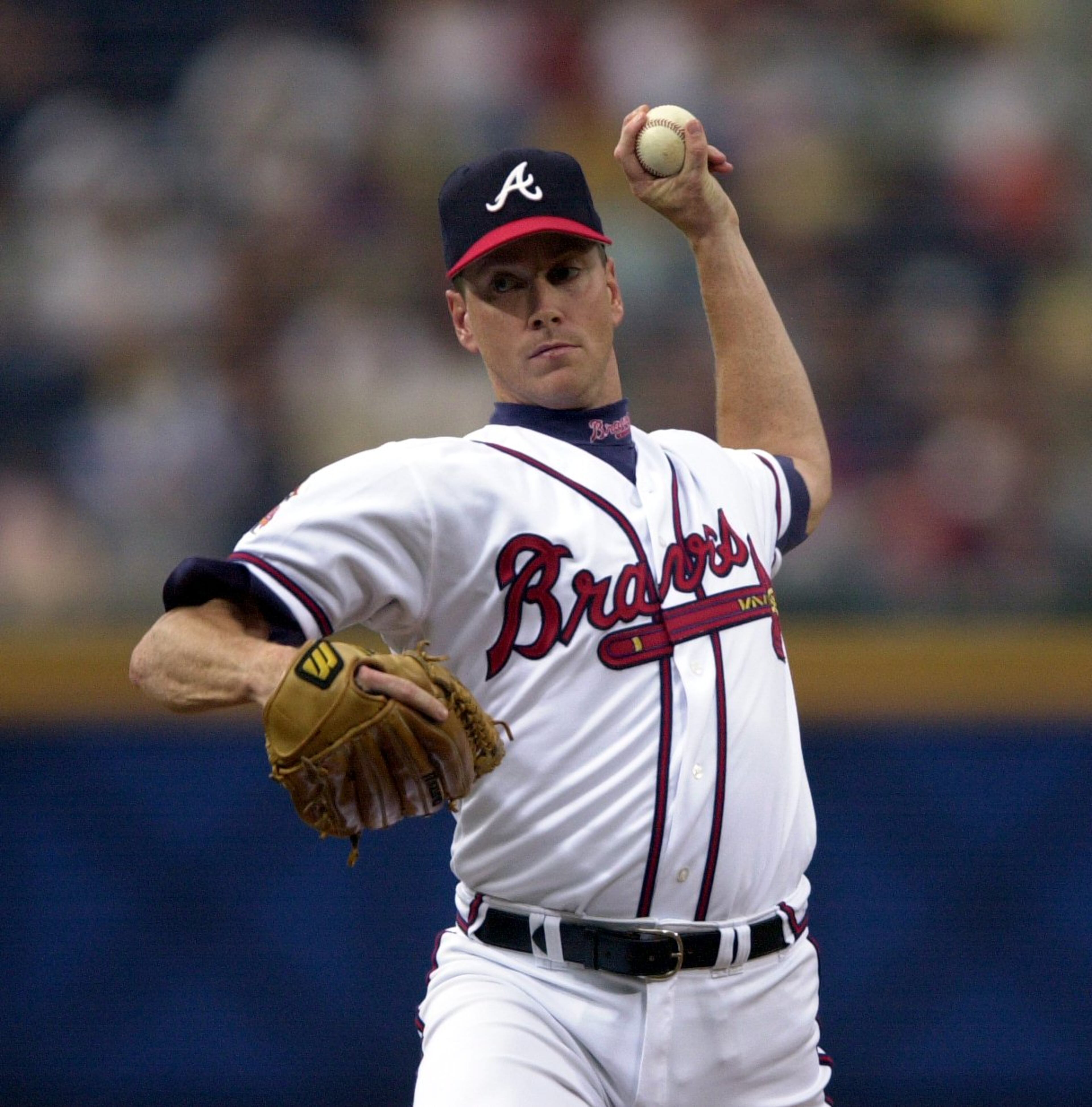 Tom Glavine earns his 199th career victory in 2000.