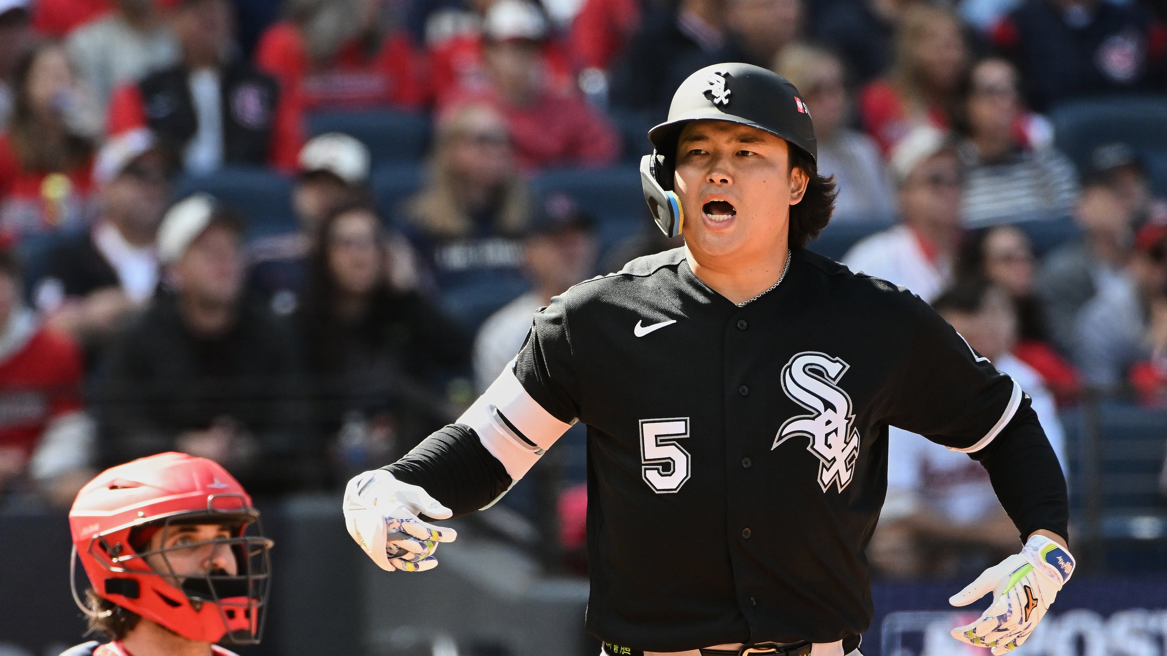 Chicago White Sox's Munetaka Murakami reacts after hitting a two-run home run against the Cleveland Guardians during the fourth inning in Game 1 of baseball's American League Division Series, Saturday, Oct. 3, 2026, in Cleveland. (AP Photo/Phil Long)