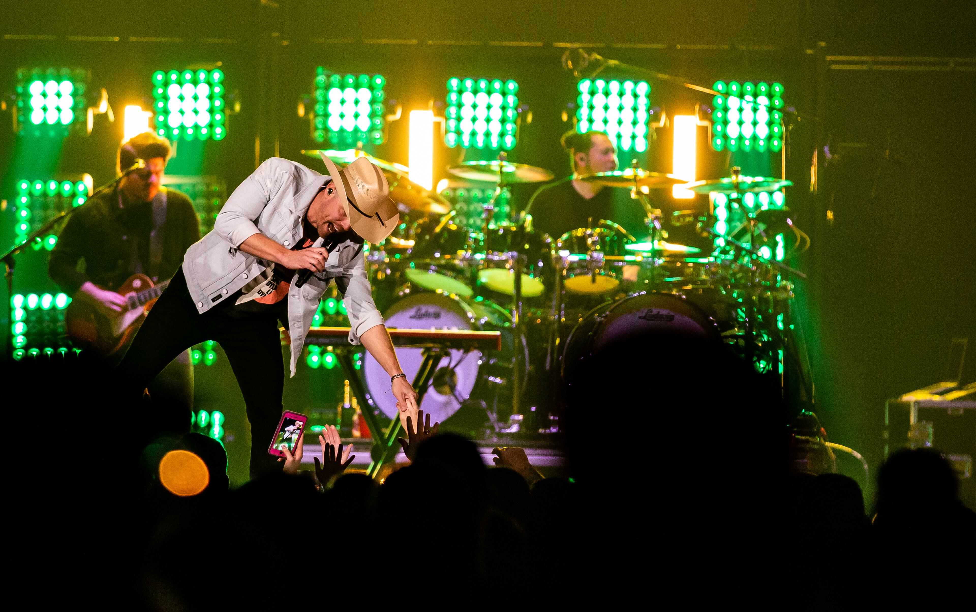 Dustin Lynch performs at Infinite Energy Arena on Nov. 29, 2018.