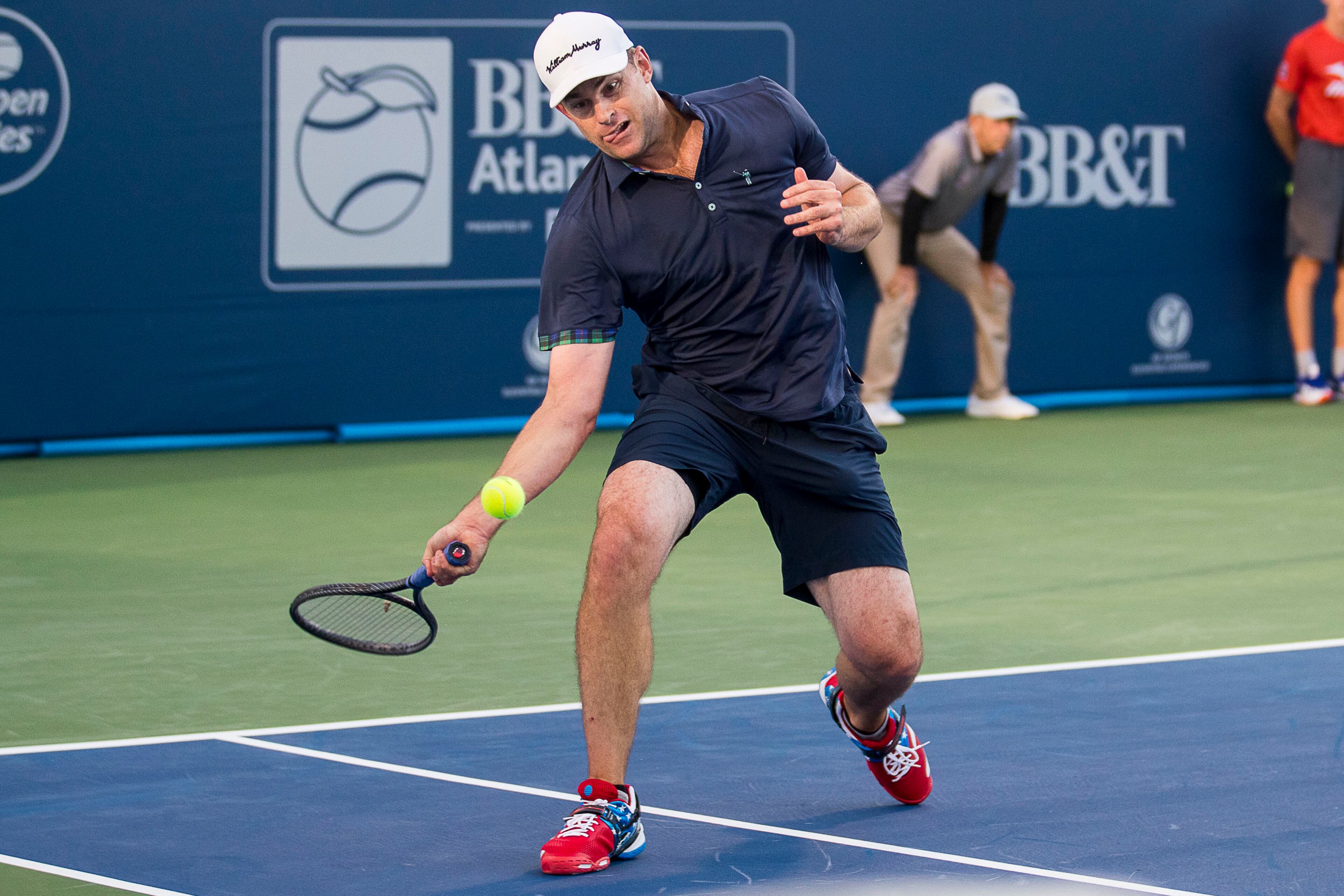 Andy Roddick, the world's top-ranked player in 2003, defeated Ginepri in Monday's first set 6-1. (Alyssa Pointer/alyssa.pointer@ajc.com)