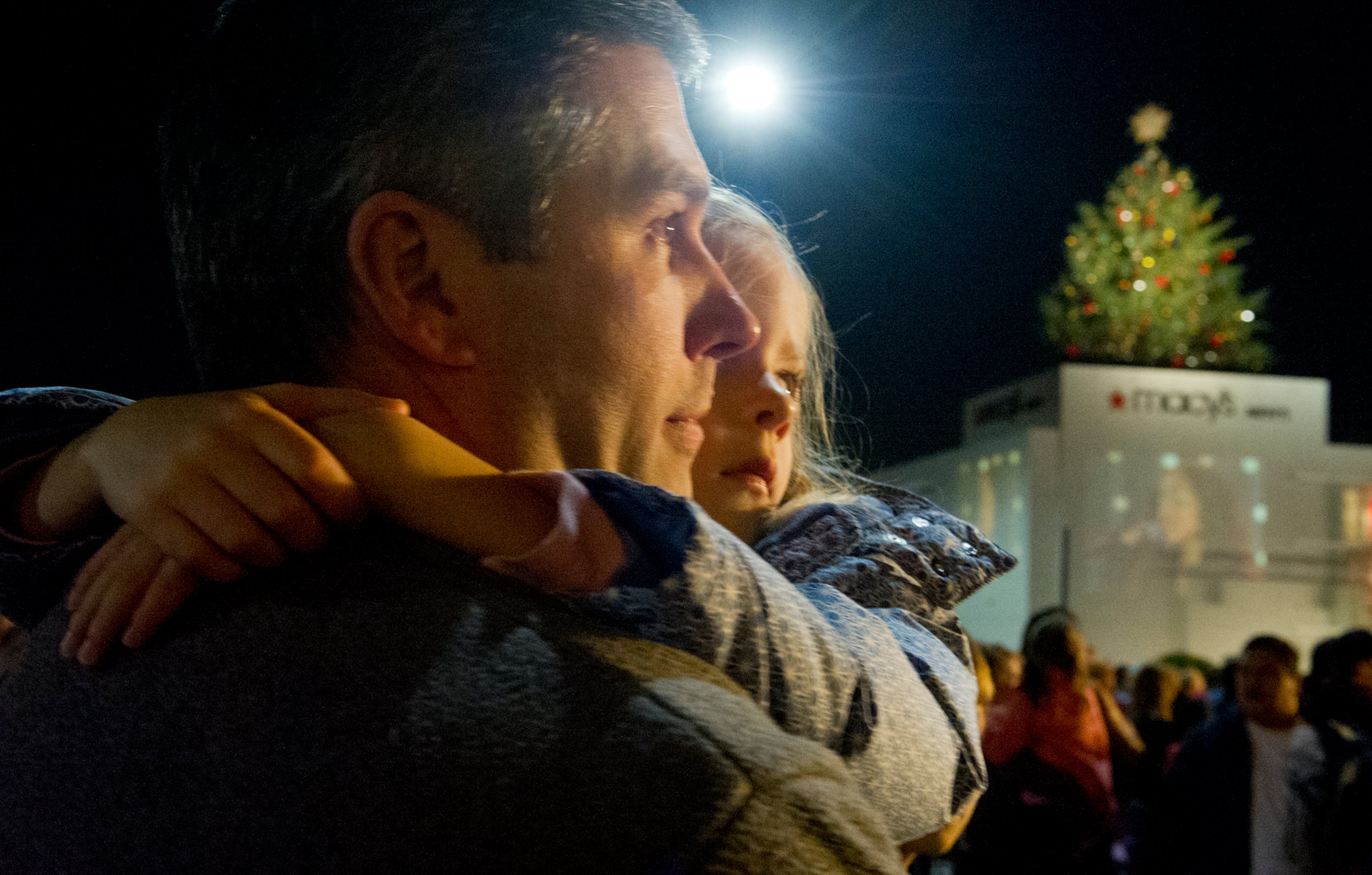 121122 Buckhead: Ken Adams holds his daughter Chloe as they watch the festivities during the Macy's Great Tree lighting celebration at Lenox Square Mall in Buckhead on Thursday, November 22, 2012. Thousands of people came out to watch performances by Trace Adkins, Chris Mann and others as well as the lighting of the tree on top of Macy's. Jonathan Phillips Special