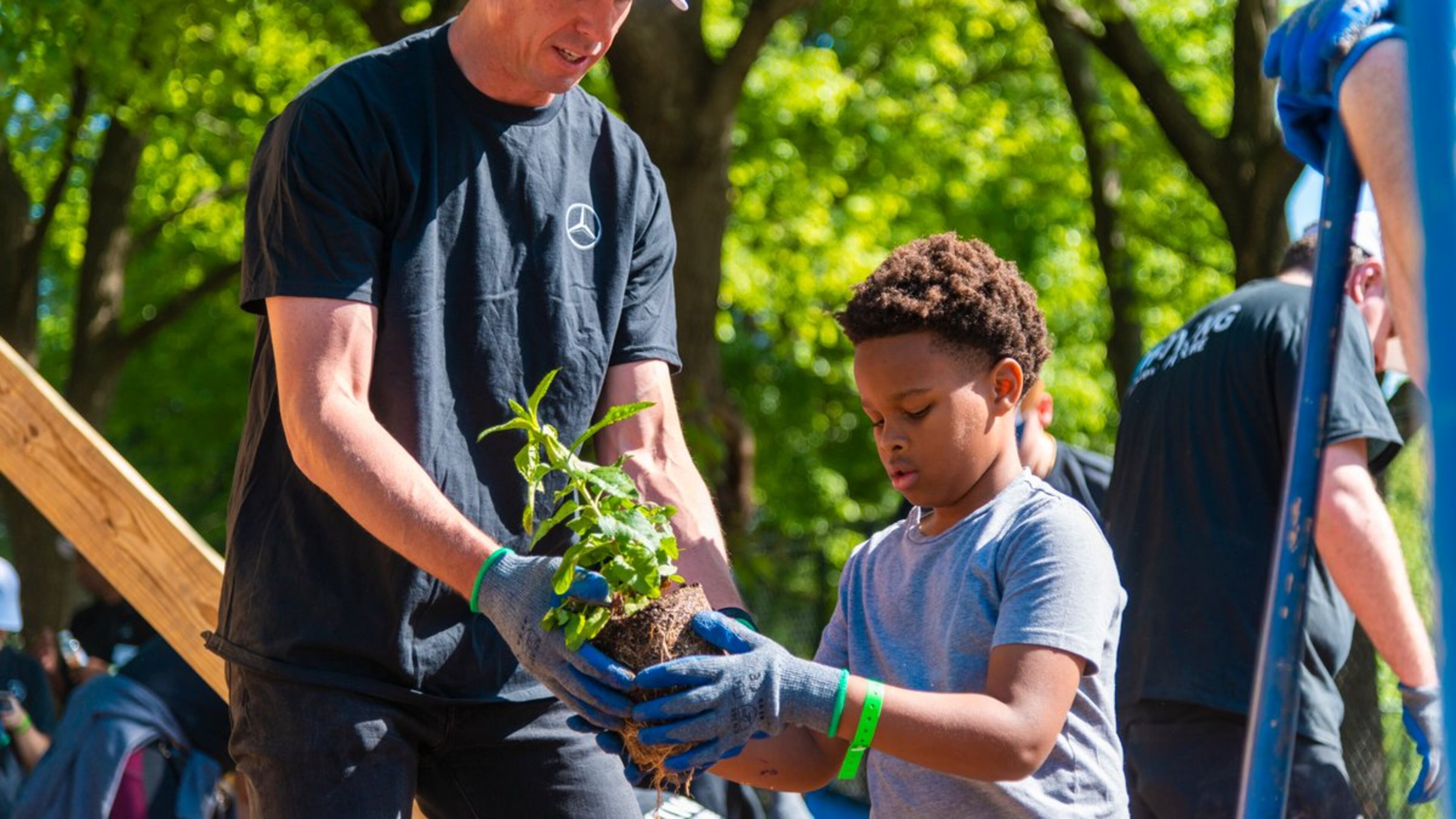 Mercedes-Benz USA Teams Up With Matt Ryan To Build An Outdoor Learning Lab For Atlanta Students As Part of National Volunteer Week. Courtesy of Cahill Productions for Mercedes-Benz USA
