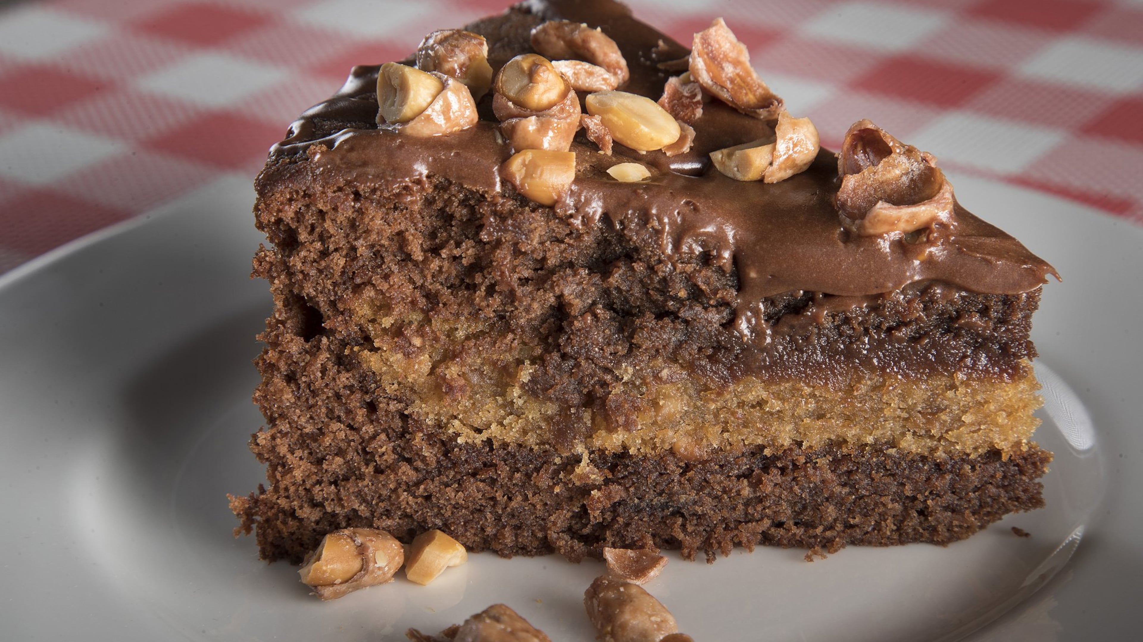 Baking Central takes on the piecaken — a cake with a pie buried inside. (Jerry Holt/Minneapolis Star Tribune/TNS)