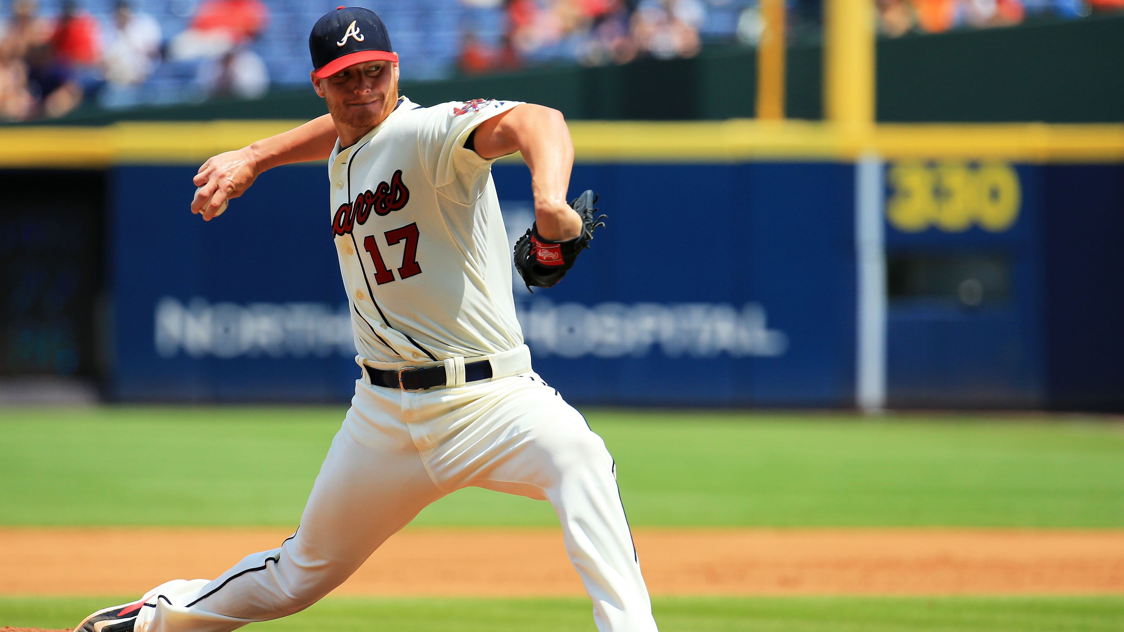 ATLANTA, GA - AUGUST 16: Shelby Miller #17 of the Atlanta Braves pitches in the third inning against the Arizona Diamondbacks at Turner Field on August 16, 2015 in Atlanta, Georgia. (Photo by Daniel Shirey/Getty Images)