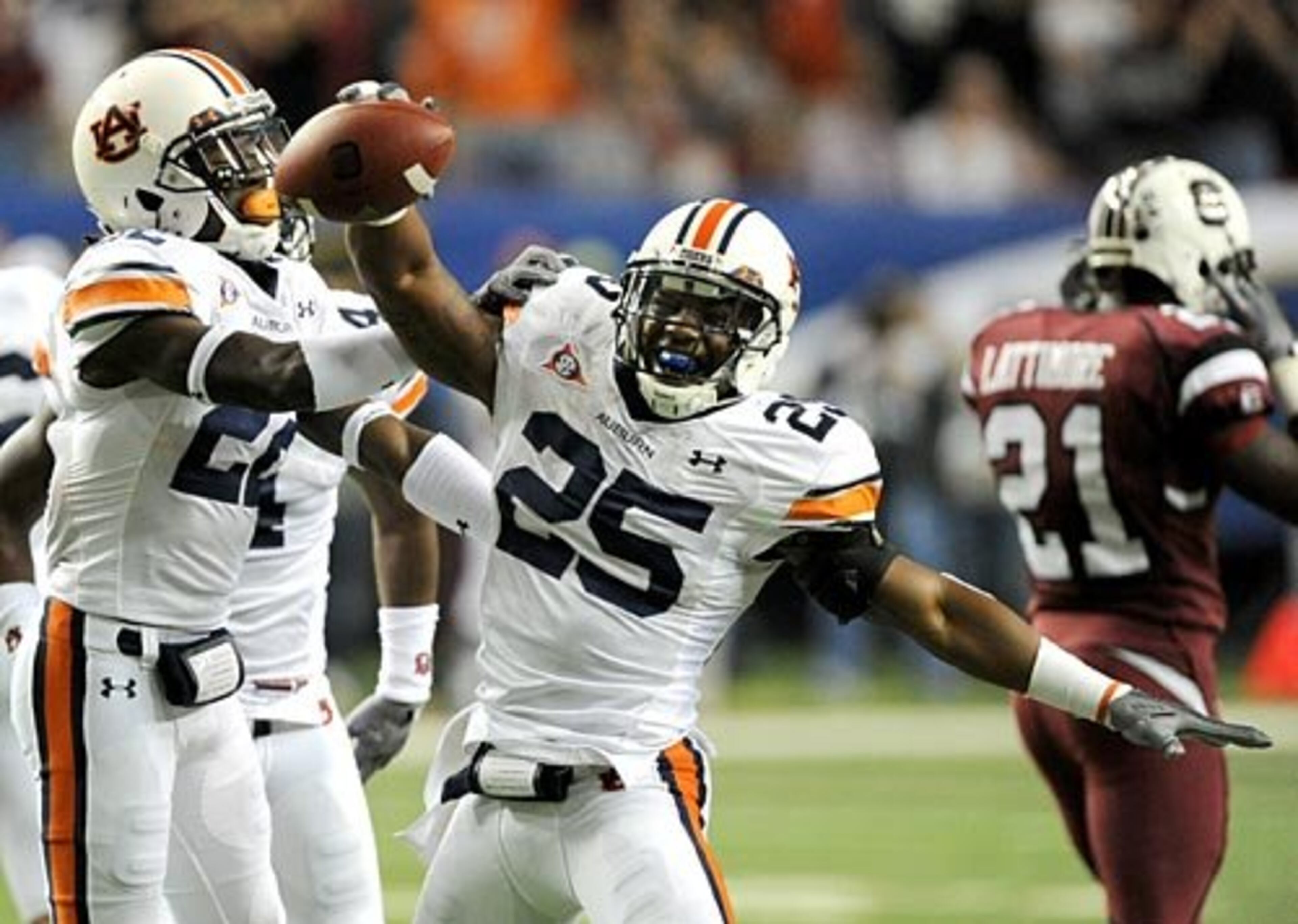 Auburn's Daren Bates (25) celebrates after making an interception in the SEC Championship game.