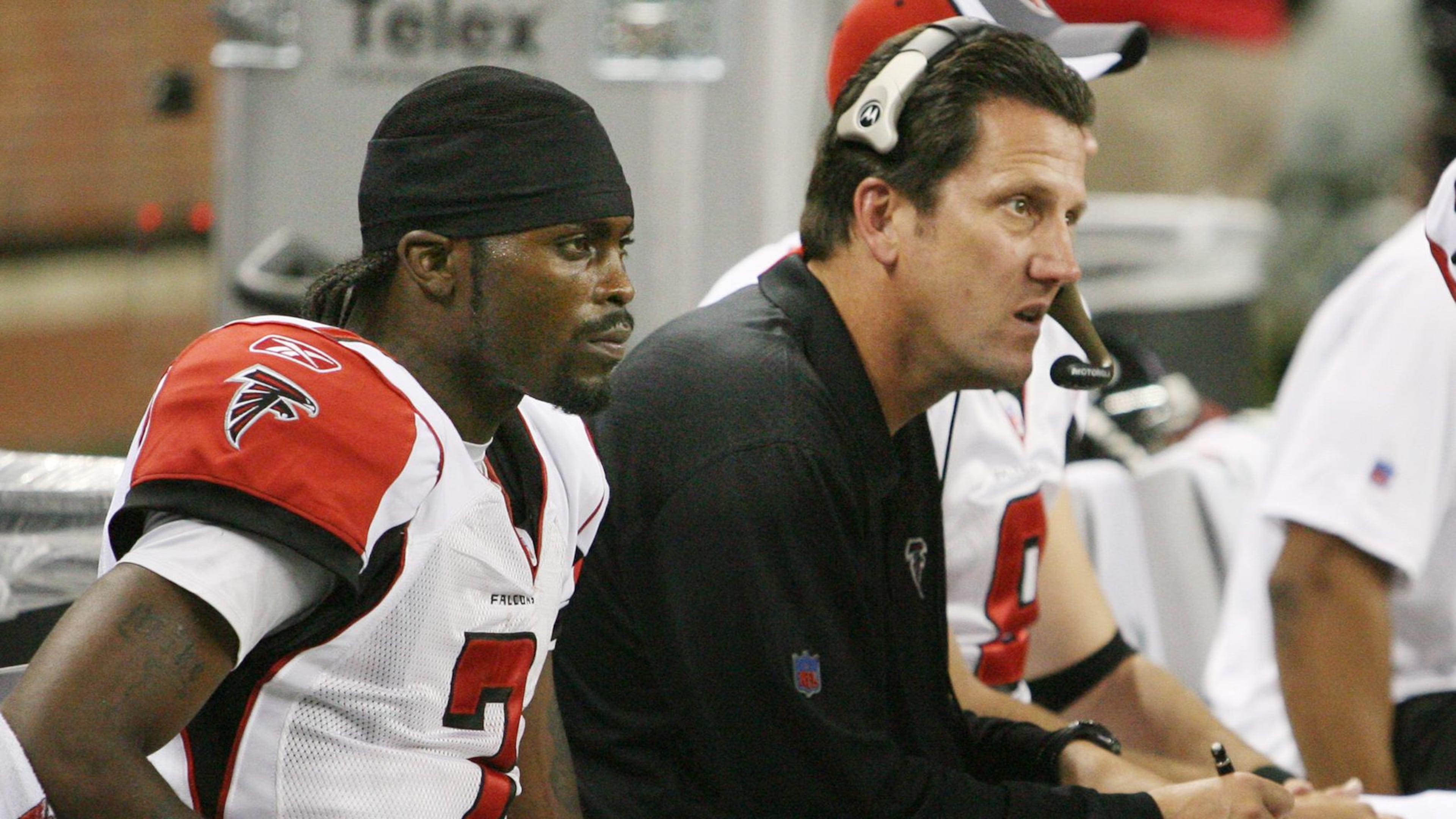 Falcons QB Michael Vick and offensive coordinator Greg Knapp sit on the bench in 2006. (CURTIS COMPTON / AJC staff)