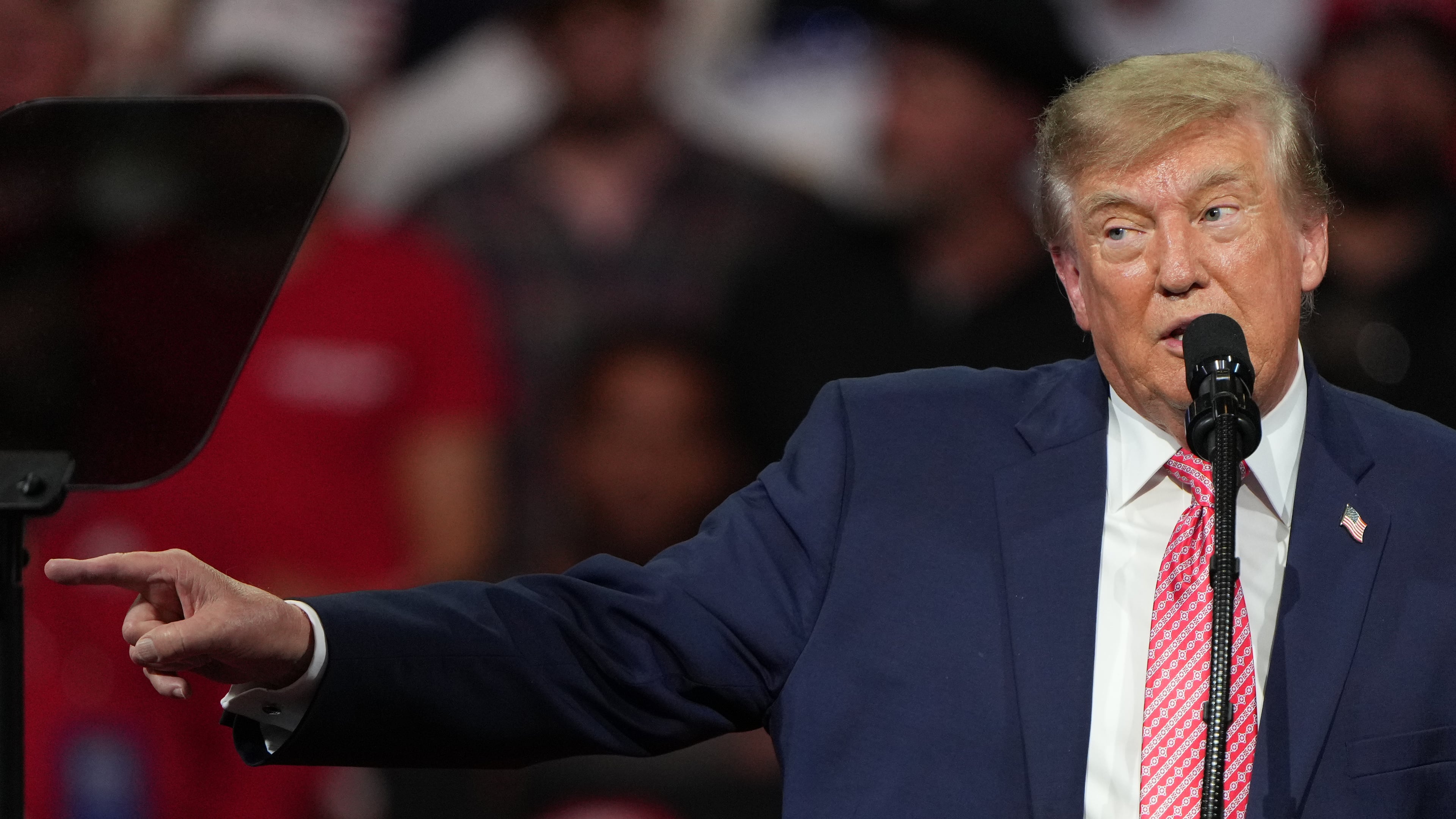 President Donald Trump speaks at a campaign rally at Heartland Credit Union Arena, Monday, Oct. 19, 2026, in Park City, Kan. (AP Photo/Charlie Riedel)