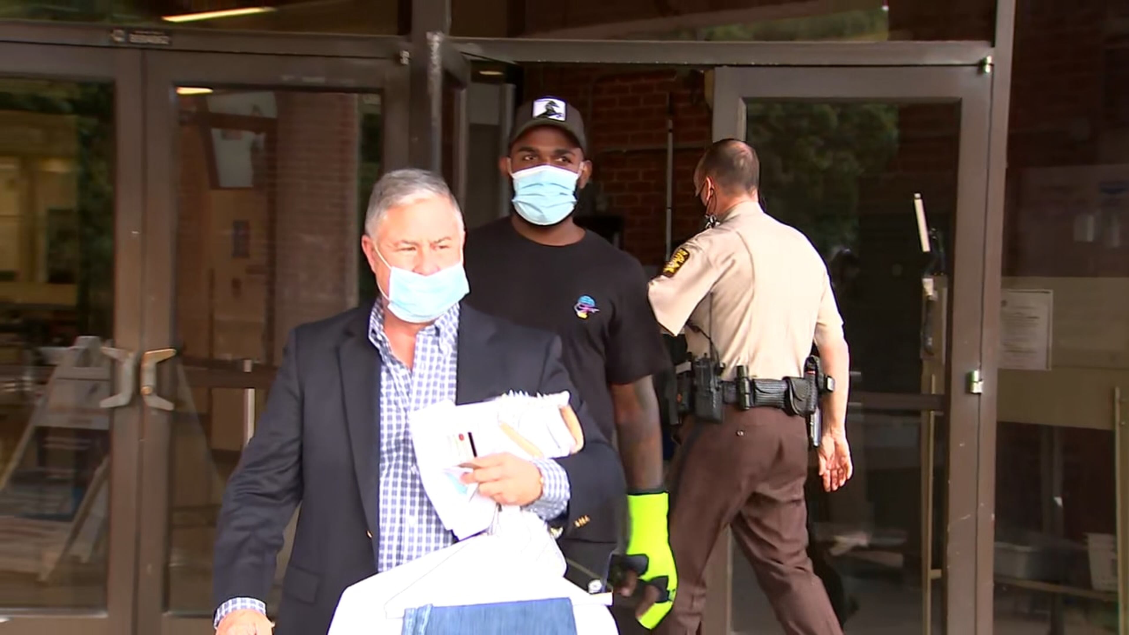 Braves star Marcell Ozuna posts $20,000 bond, leaves jail following arrest on abuse charges