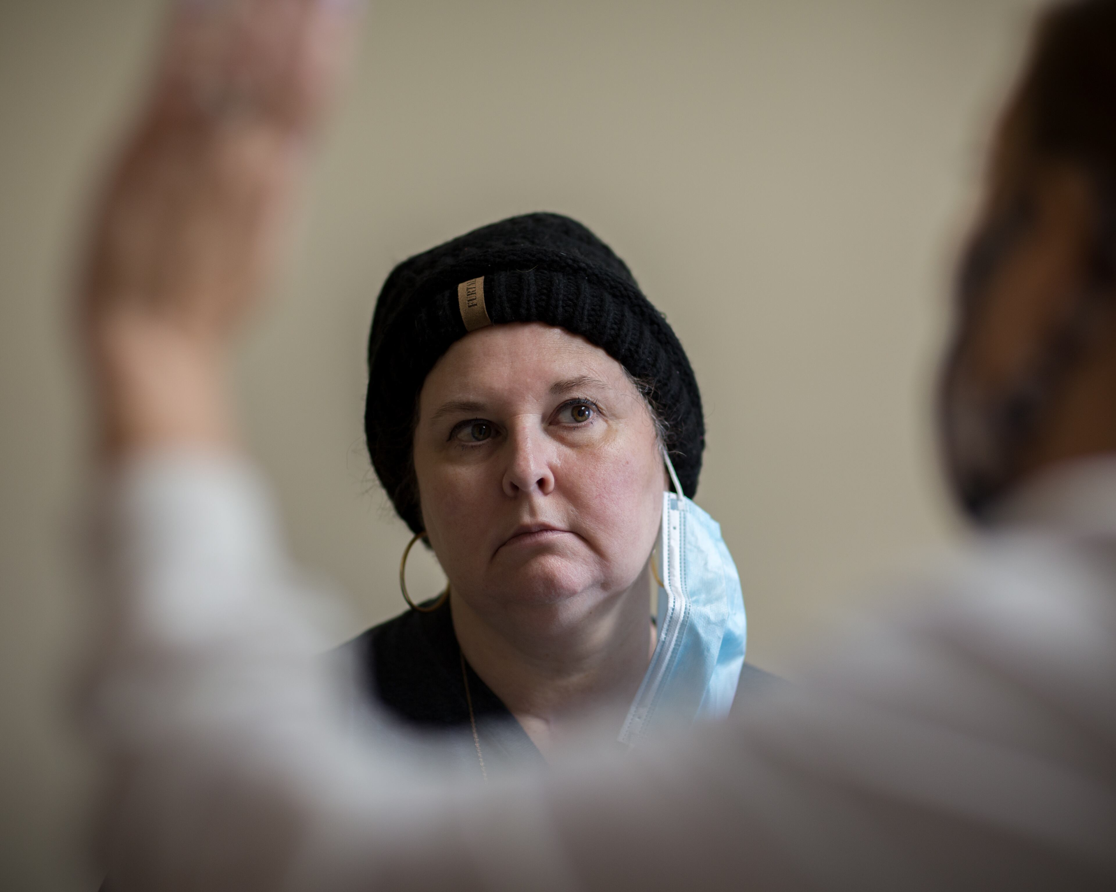 Lisa Martin continues her long climb back to health by attending her first pulmonary rehabilitation session with Christie Simmons, rehabilitation director for Bacon County Hospital in Alma, Ga. (AJC Photo/Stephen B. Morton)
