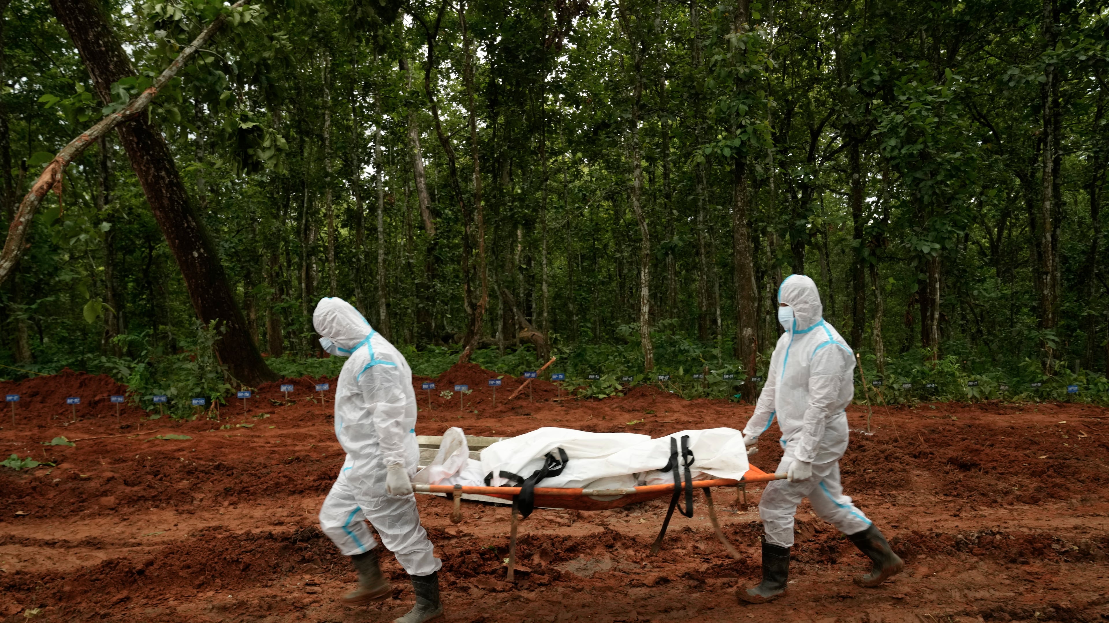 Nepal's paramilitary force personnel carry the body of a flash flood victim for burial at a mass burial site in Chitwan, Nepal, Monday, Aug. 31, 2026. (AP Photo/Dar Yasin)