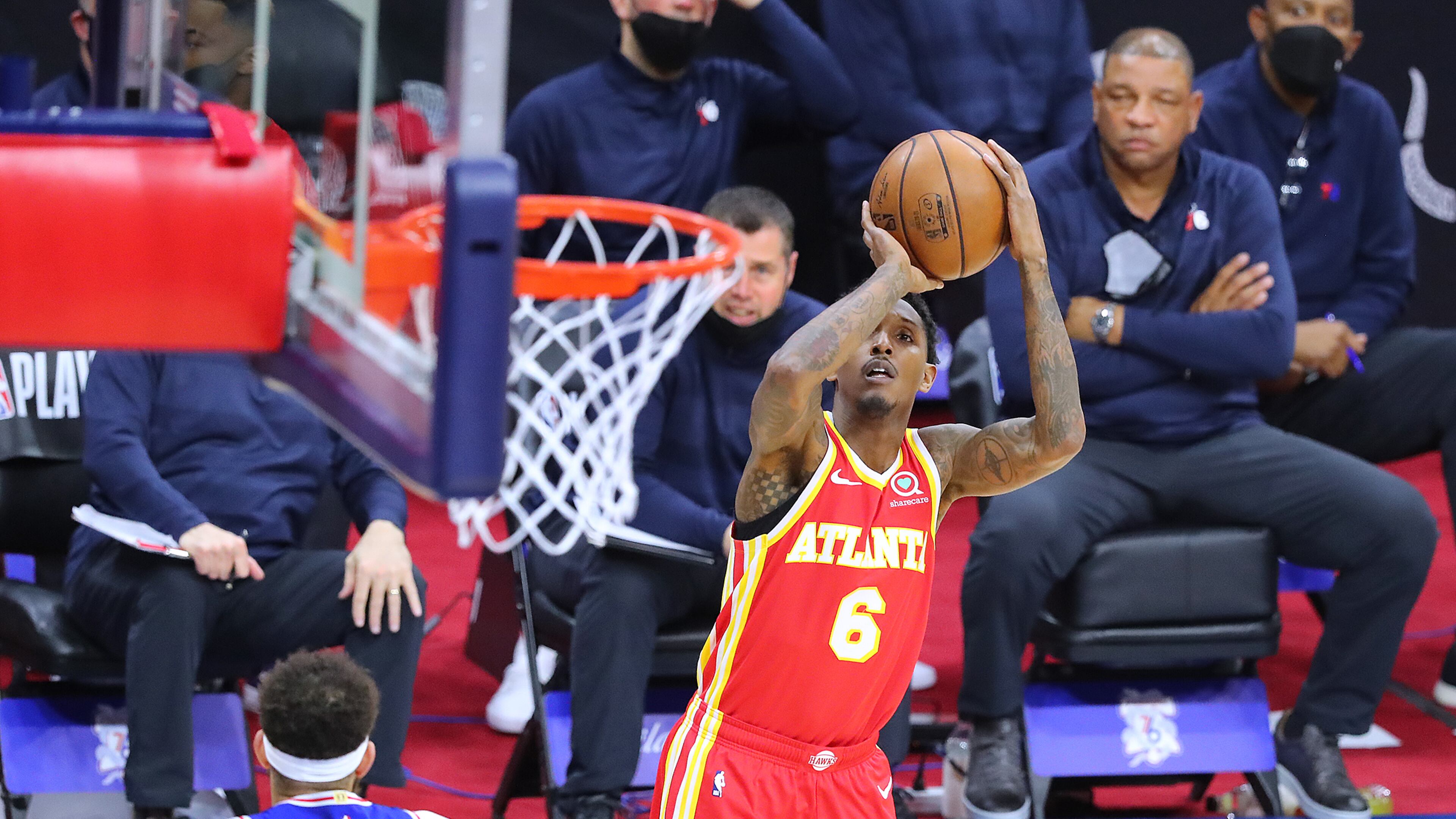 Lou Williams lines up a shot in the fourth quarter against Philadelphia Wednesday.