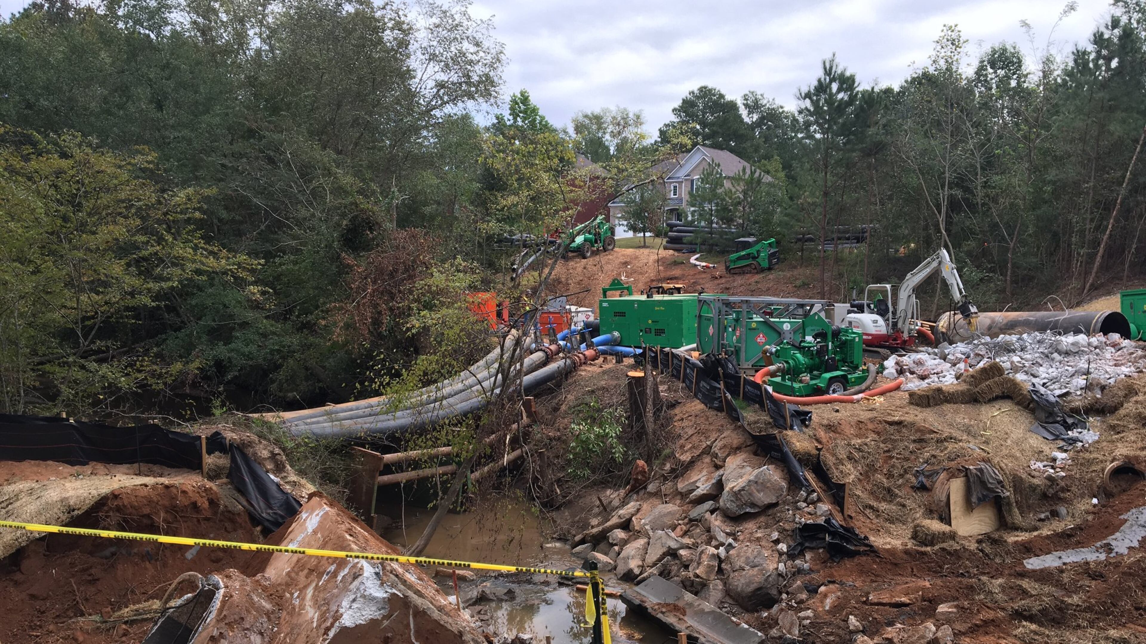 Contractors for DeKalb County were repairing large sewer pipes near Snapfinger Creek in October. The pipes burst in August, spilling 6.4 million gallons of sewage. MARK NIESSE / MARK.NIESSE@AJC.COM