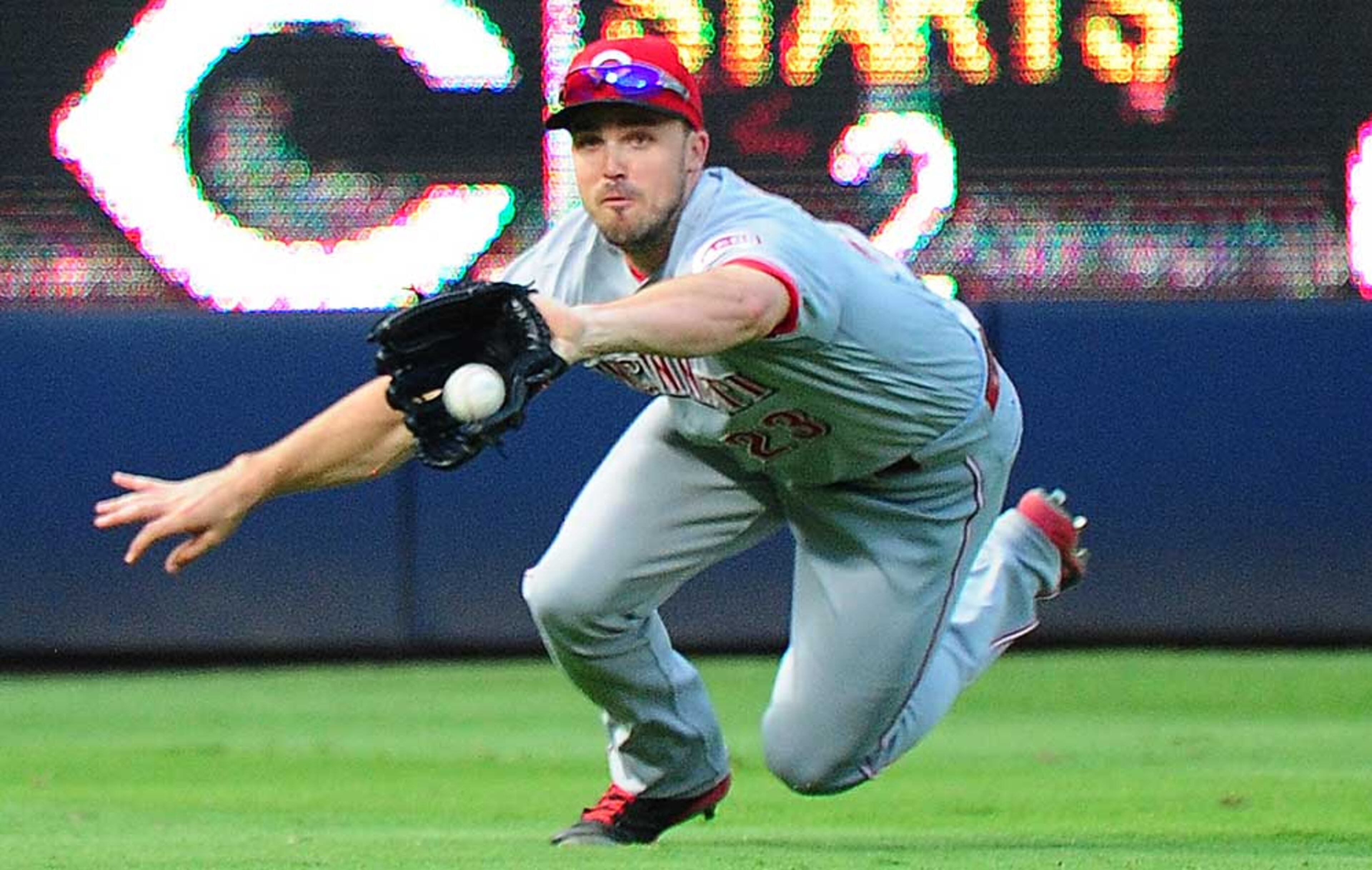 Adam Duvall makes a diving catch in the third.