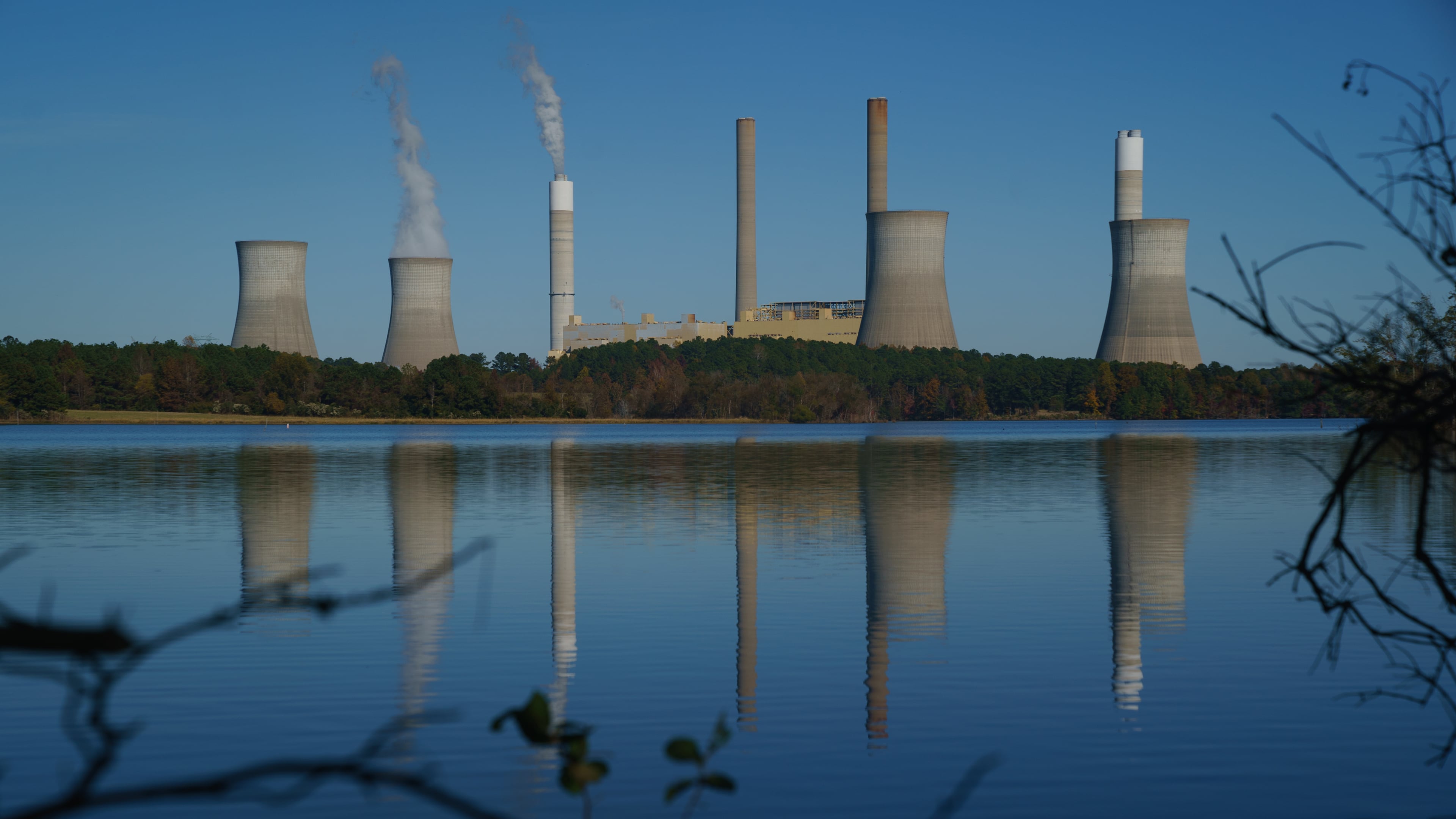 Plant Scherer, a Georgia Power coal-fired plant, is seen on Tuesday, November 9, 2021, near Juliette. (Elijah Nouvelage for the AJC)