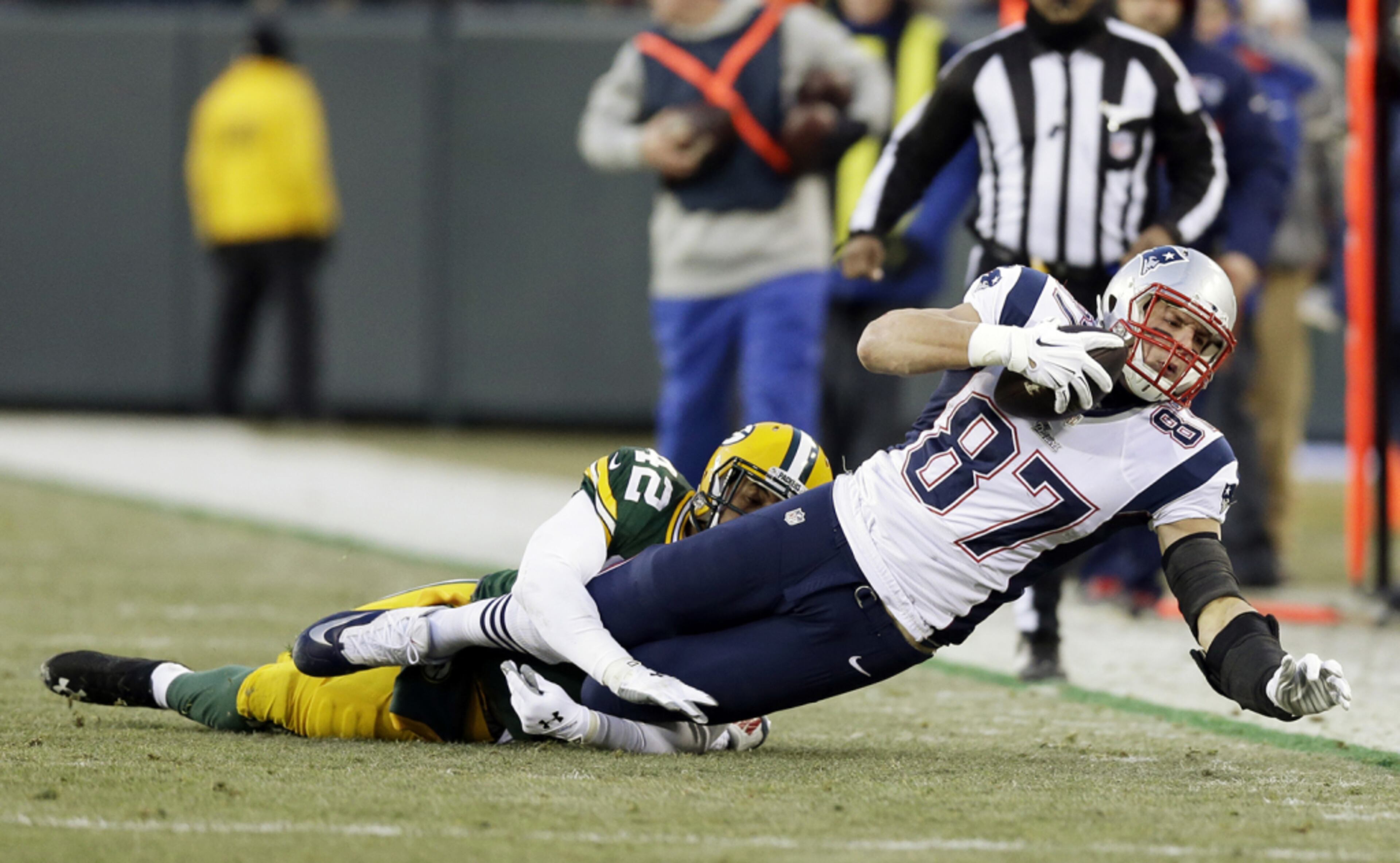 New England Patriots' Rob Gronkowski catches a pass in front of Green Bay Packers' Morgan Burnett during the first half of an NFL football game Sunday, Nov. 30, 2014, in Green Bay, Wis. (AP Photo/Tom Lynn) New England Patriots' Rob Gronkowski catches a pass in front of Green Bay Packers' Morgan Burnett, who played at Georgia Tech, during the first half of an NFL football game Sunday, Nov. 30, 2014, in Green Bay, Wis. (AP Photo/Tom Lynn)