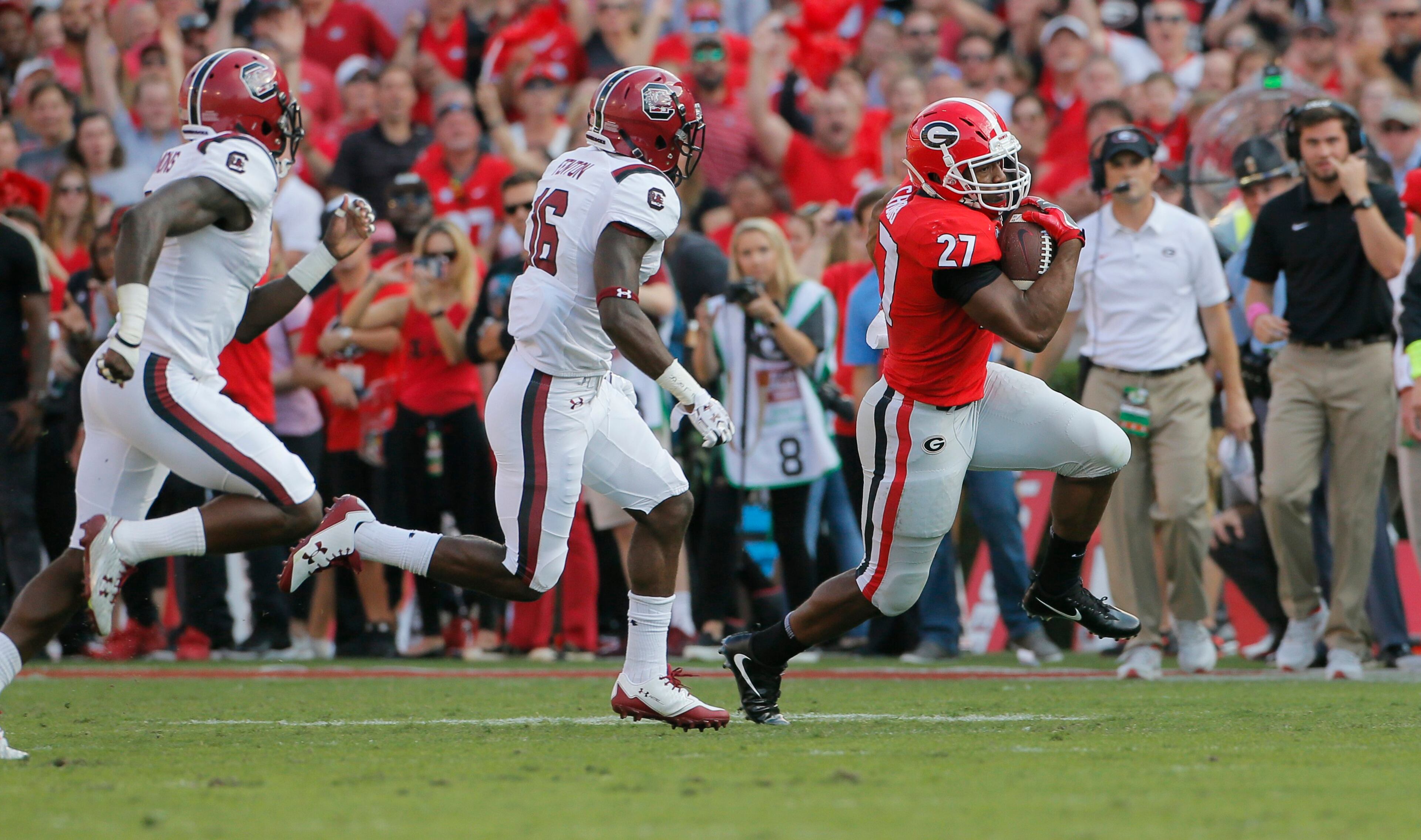 11/4/17 - Athens - Georgia Bulldogs running back Nick Chubb (27) long first quarter run to set up UGA's first TD. NCAA football game between the University of Georgia Bulldogs and the University of South Carolina Gamecocks BOB ANDRES /BANDRES@AJC.COM